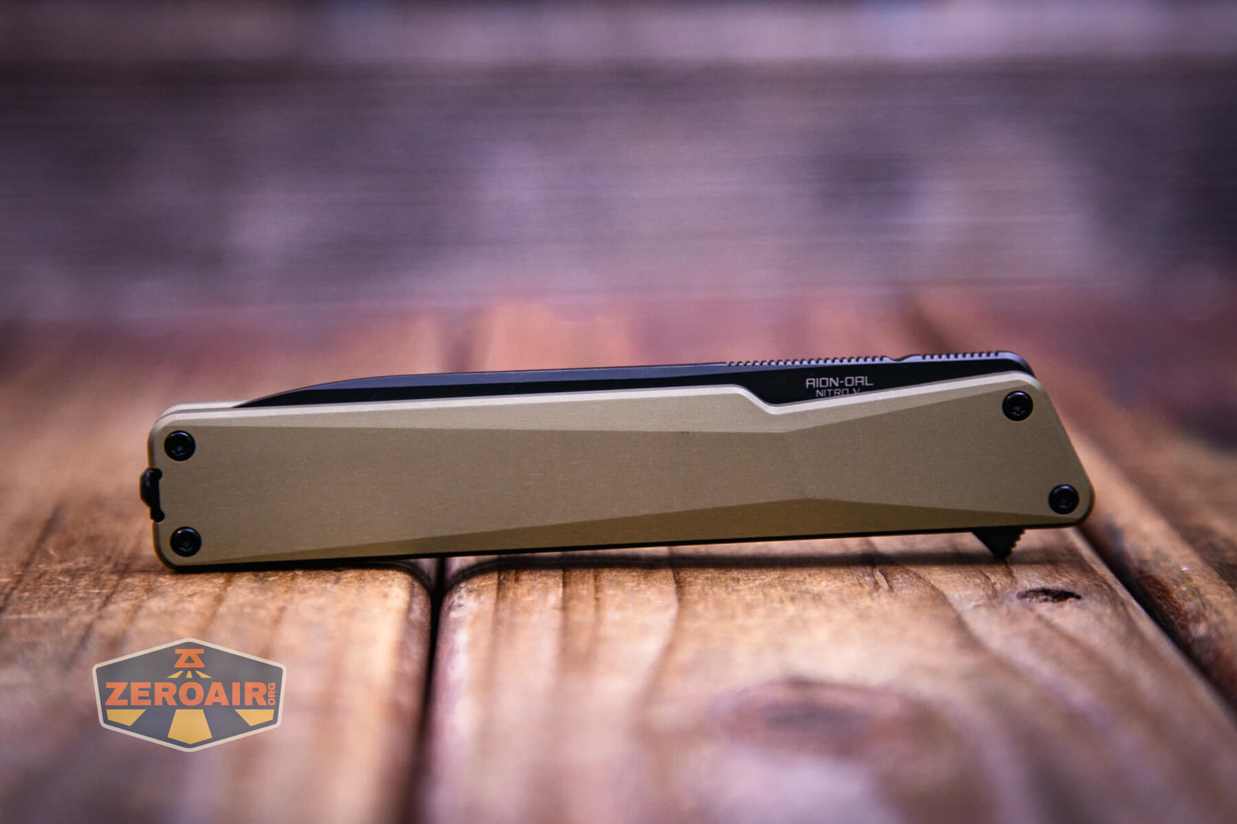 Olight Aion Gentleman's folding knife closed non-clip side