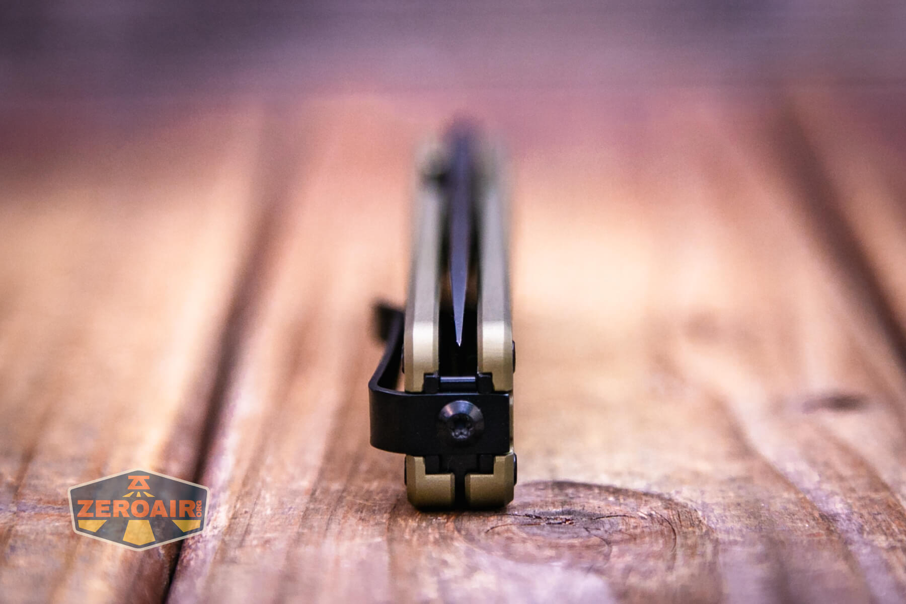 Olight Aion Gentleman's folding knife blade centering