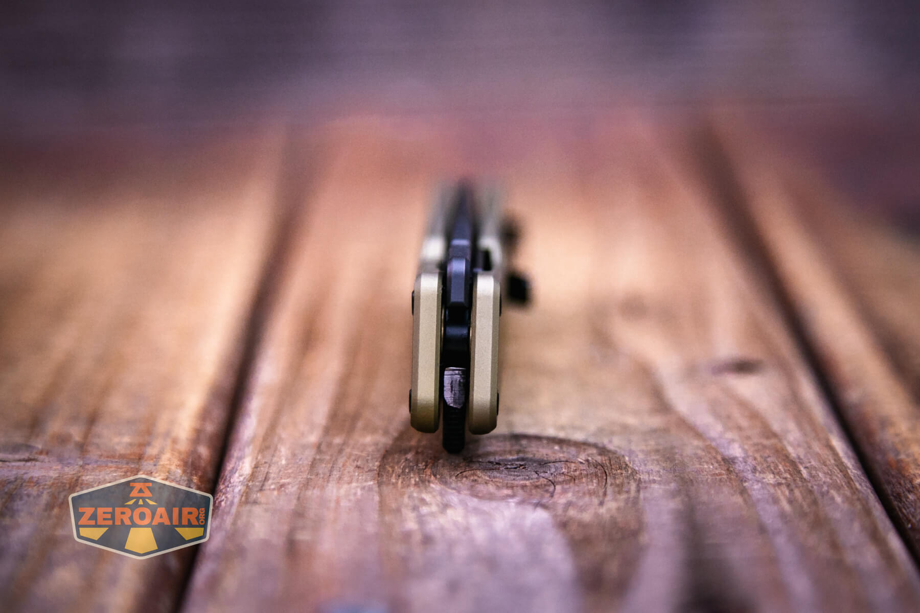 Olight Aion Gentleman's folding knife pivot end view