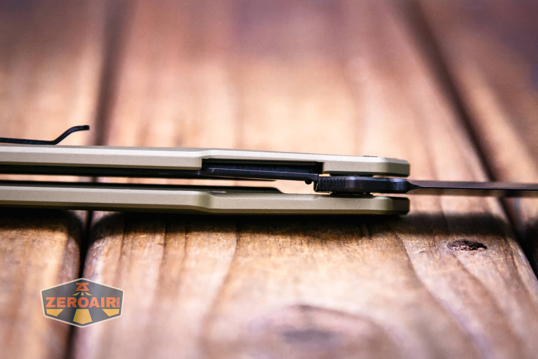 Olight Aion Gentleman's folding knife liner lock