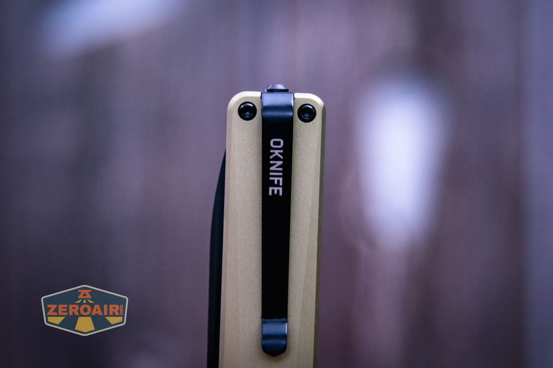 Olight Aion Gentleman's folding knife pocket clip end view