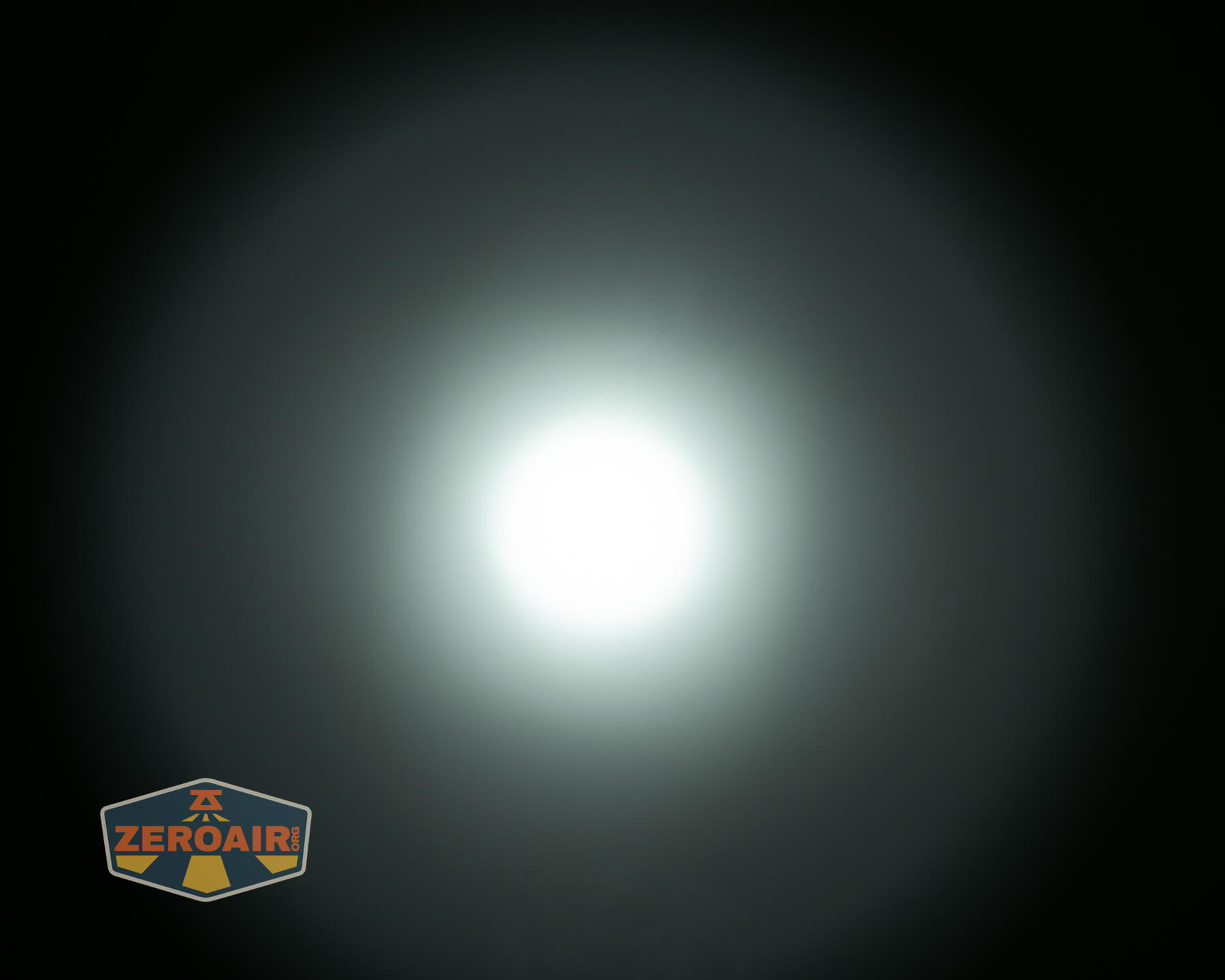 Nextorch C61 Dual-Beam flashlight beamshots on ceiling