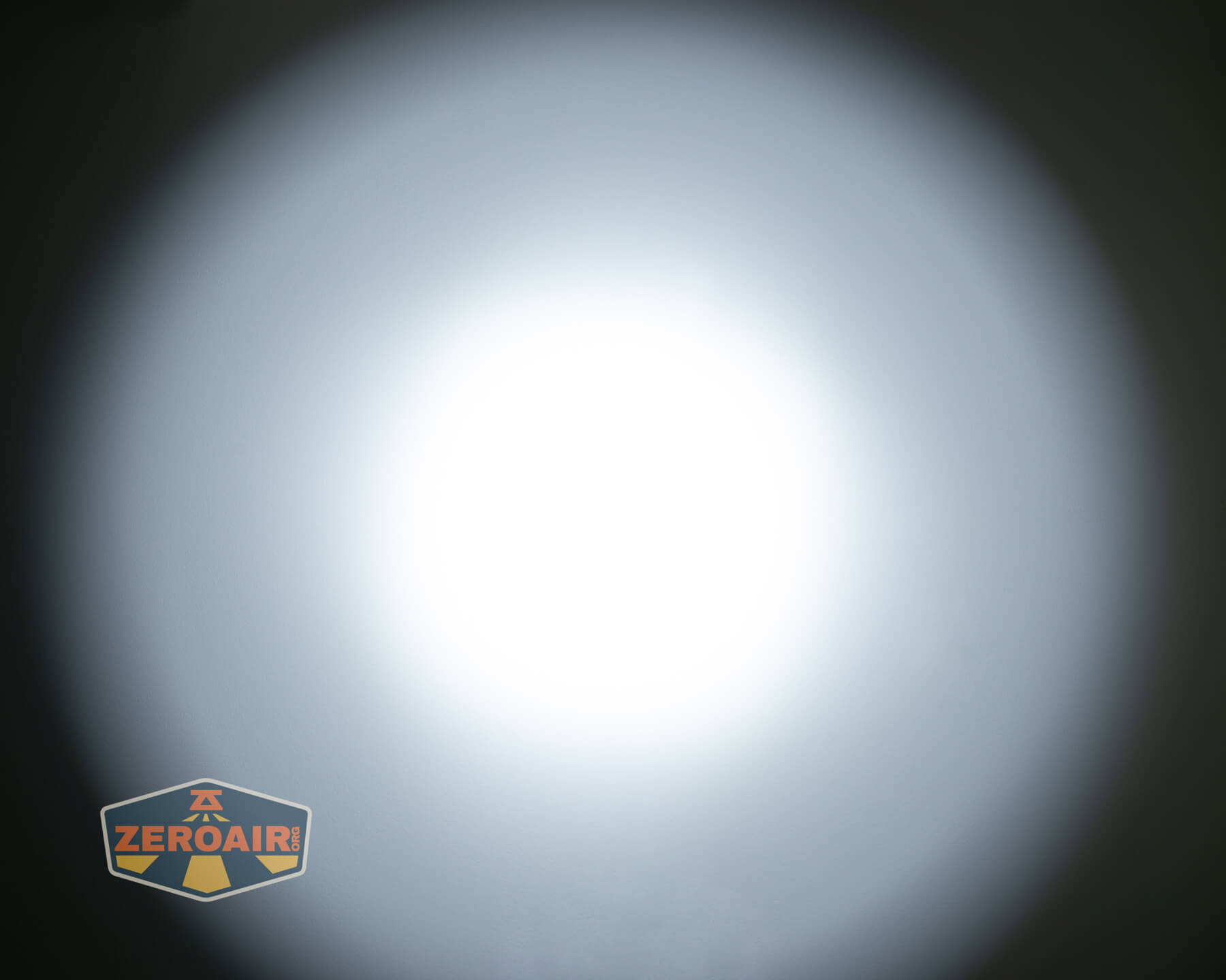 Nextorch C61 Dual-Beam flashlight beamshots on ceiling