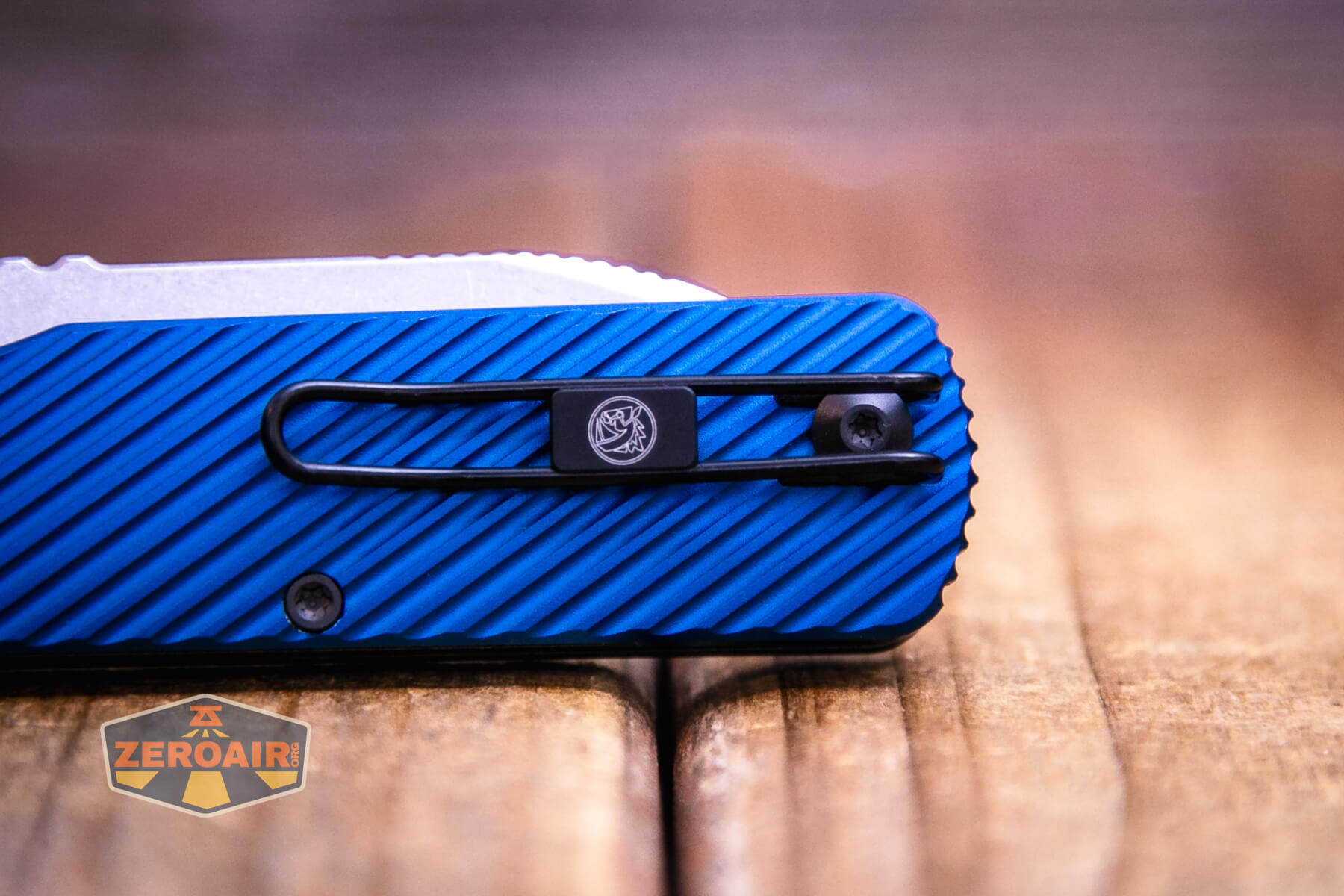 Vosteed Vombat Crossbar lock knife pocket clip detail