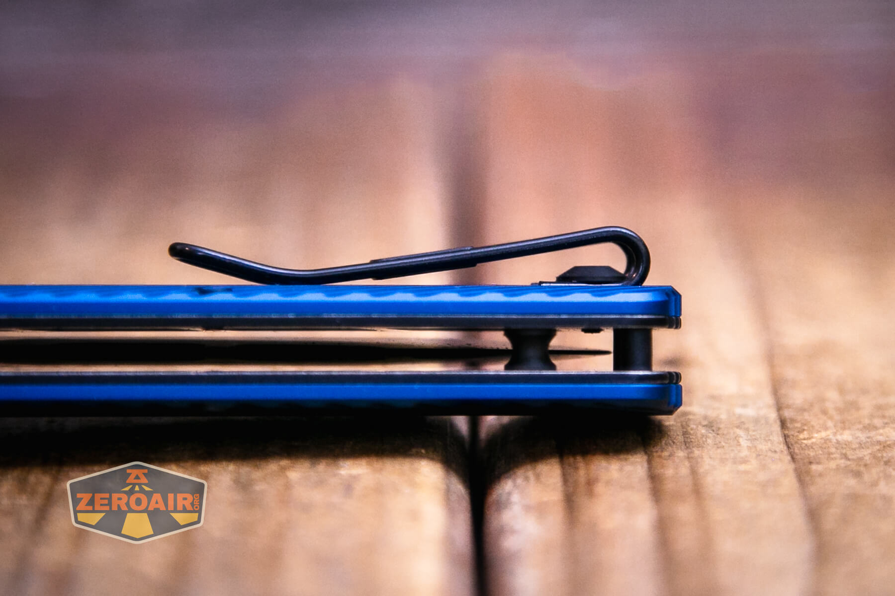 Vosteed Vombat Crossbar lock knife pocket clip profile