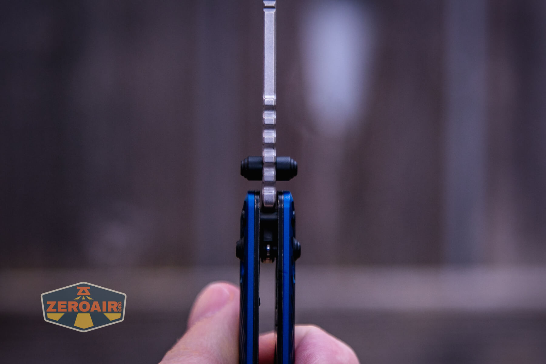 Vosteed Vombat Crossbar lock knife thumbstuds