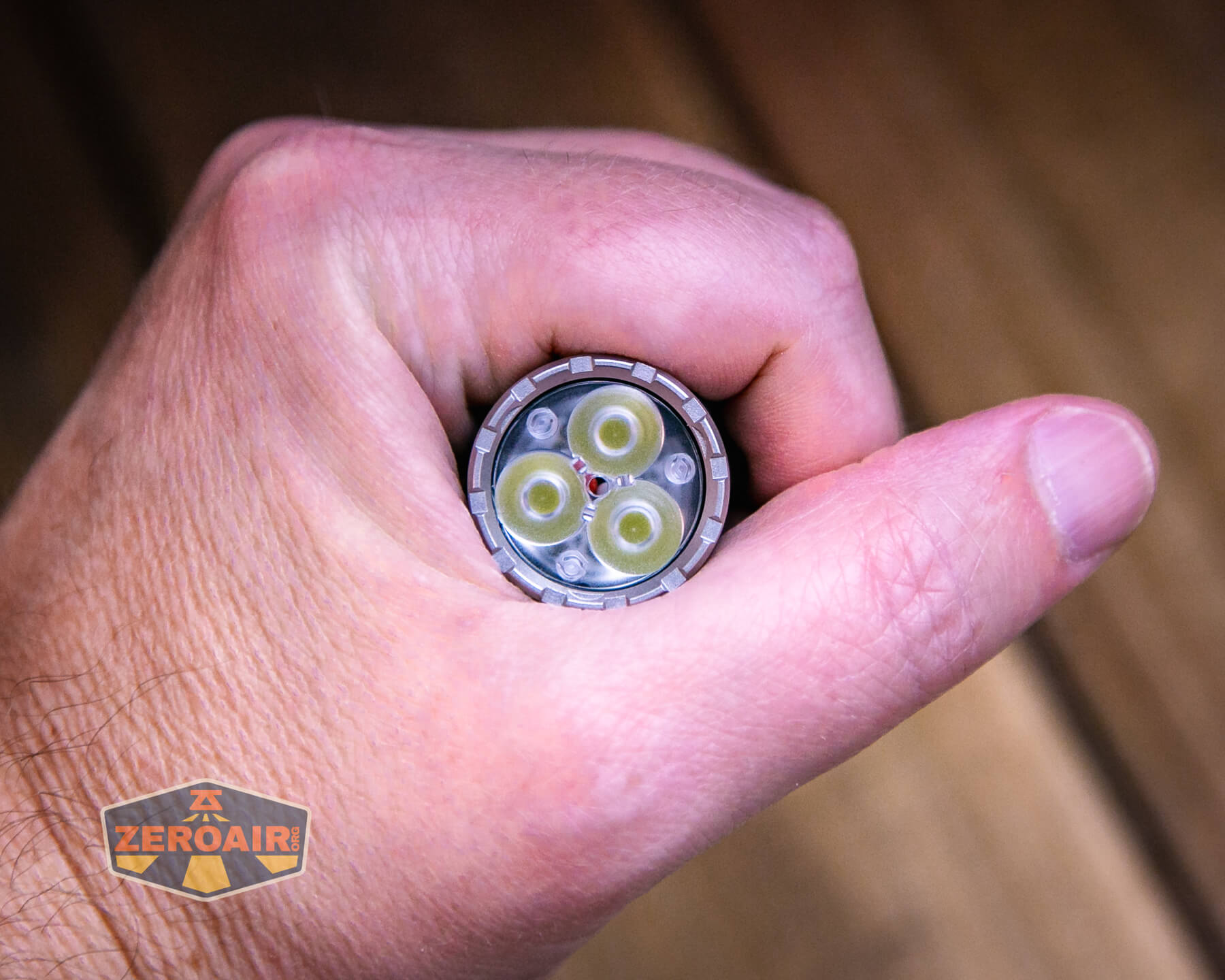 Skilhunt EC200 SFT25R flashlight in hand