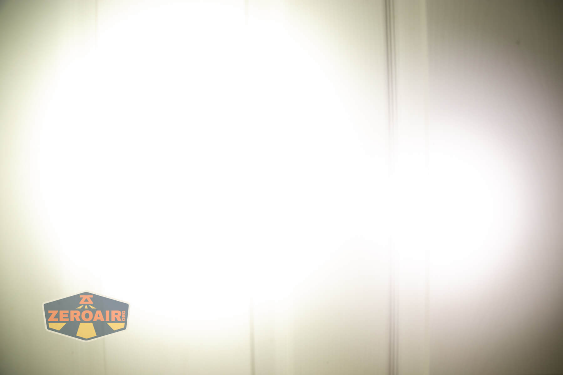 Skilhunt EC200 SFT25R flashlight beamshots on door (at 1') compared to nichia 219b 4500K