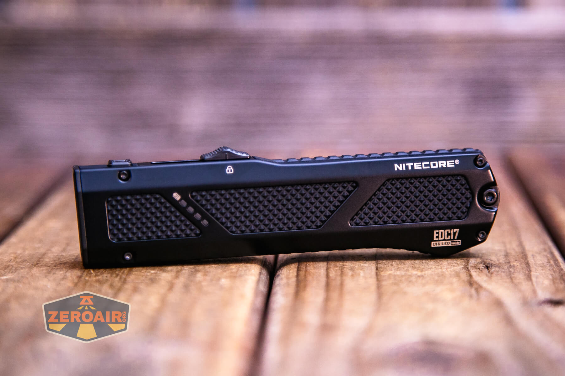 Nitecore EDC17 flat EDC flashlight