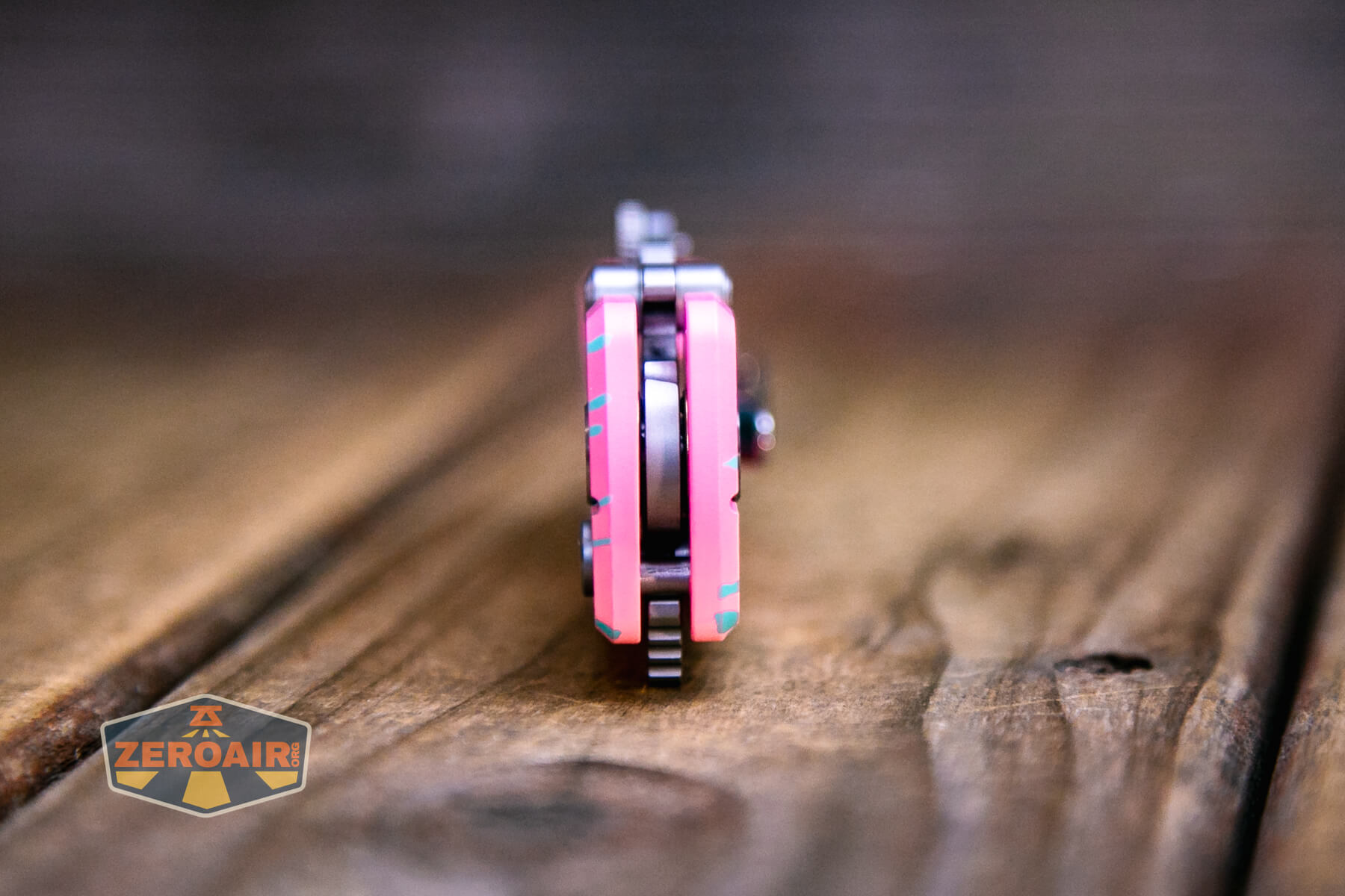 Oknife U1 Ultra Zombie Pink utility knife pivot end view