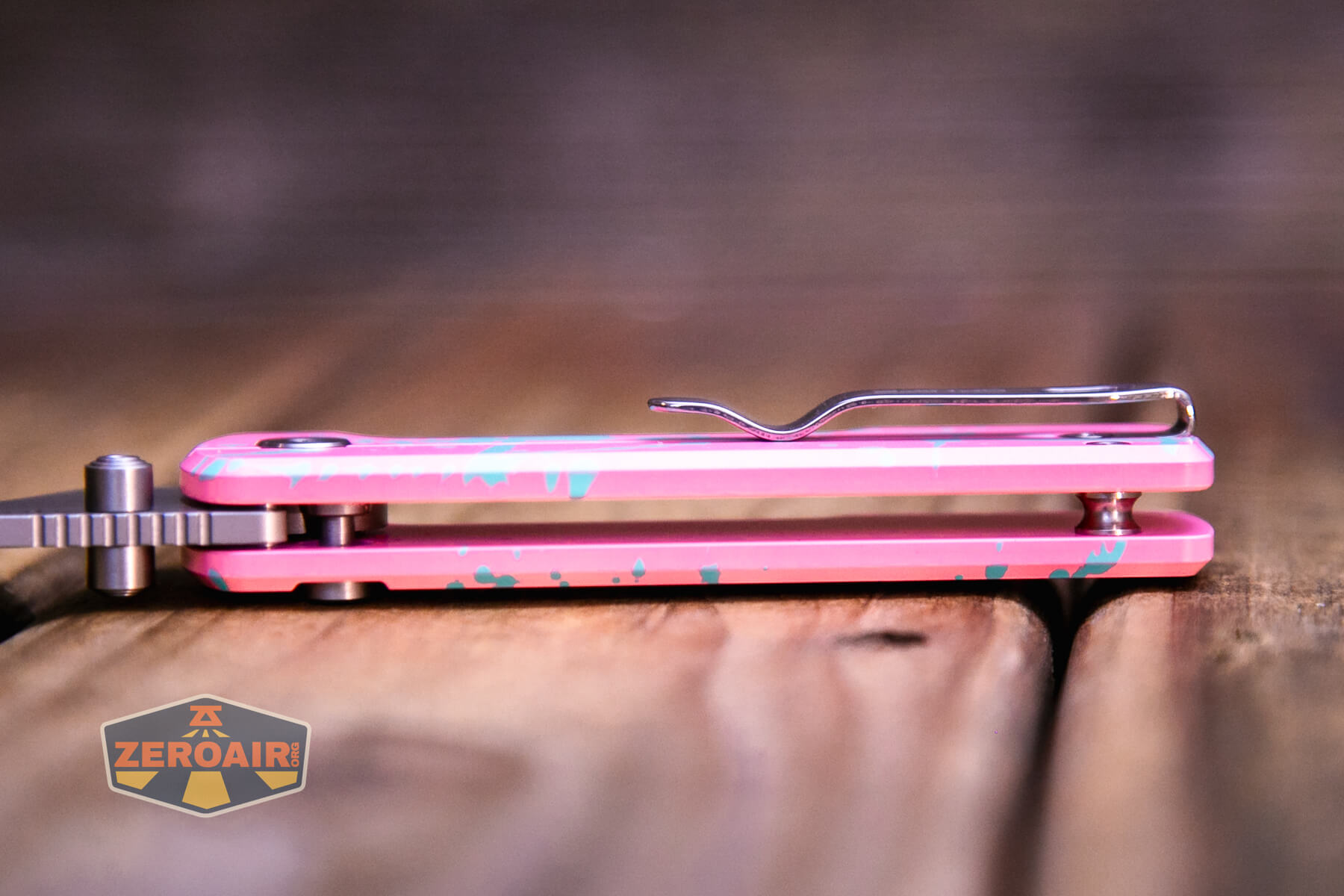 Oknife U1 Ultra Zombie Pink utility knife standoffs