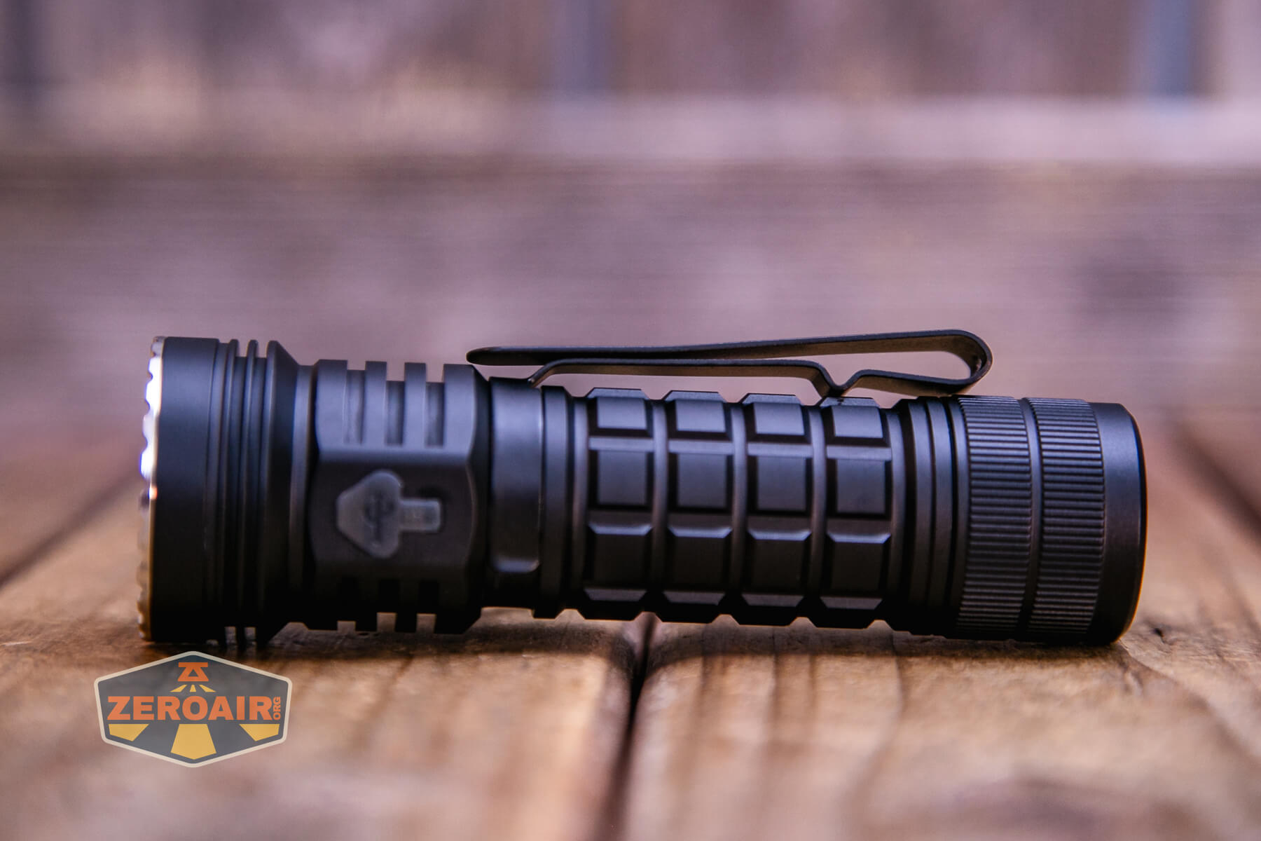 Ripsshine OF1 flashlight pocket clip installed