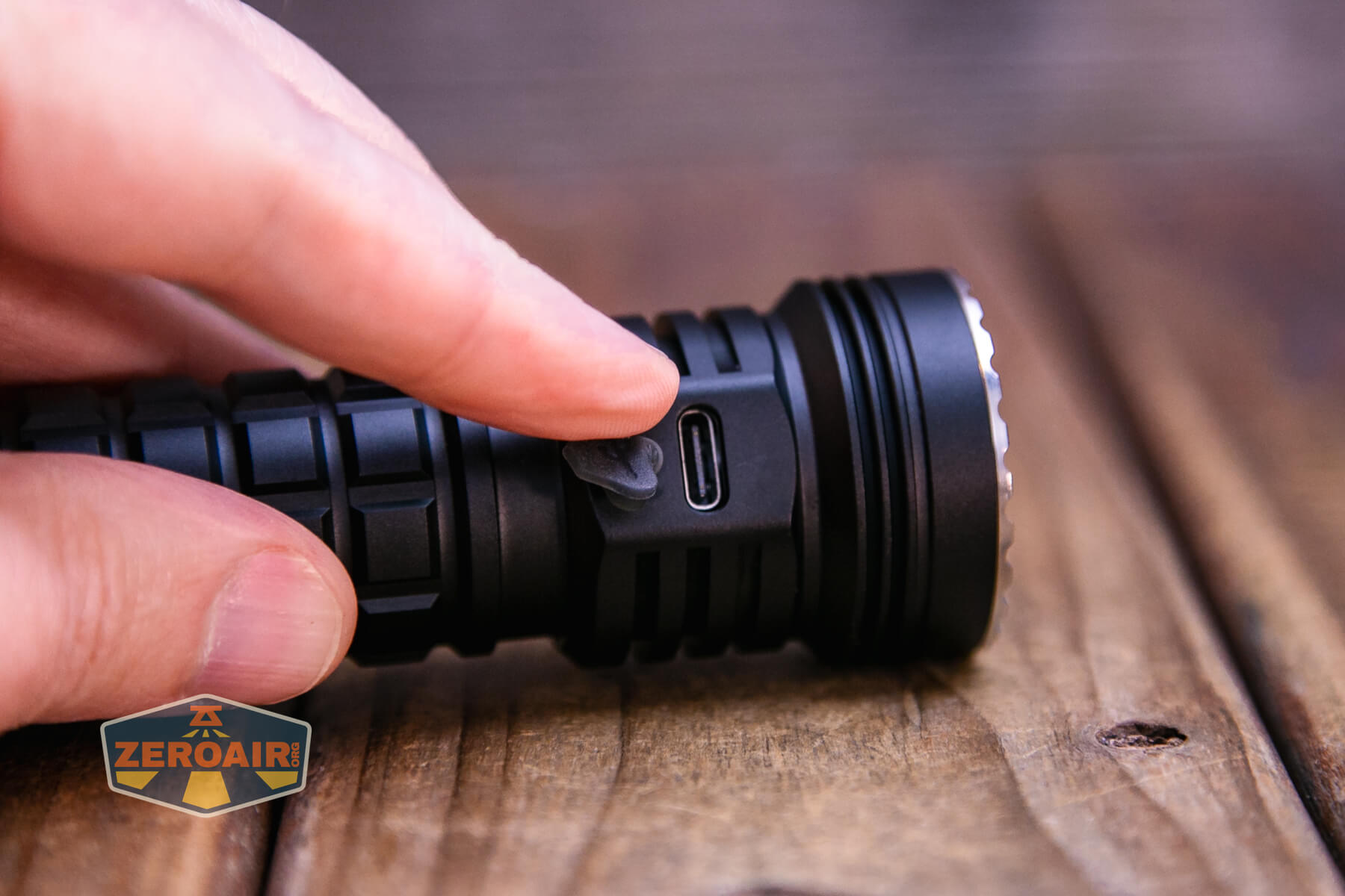 Ripsshine OF1 flashlight charging port