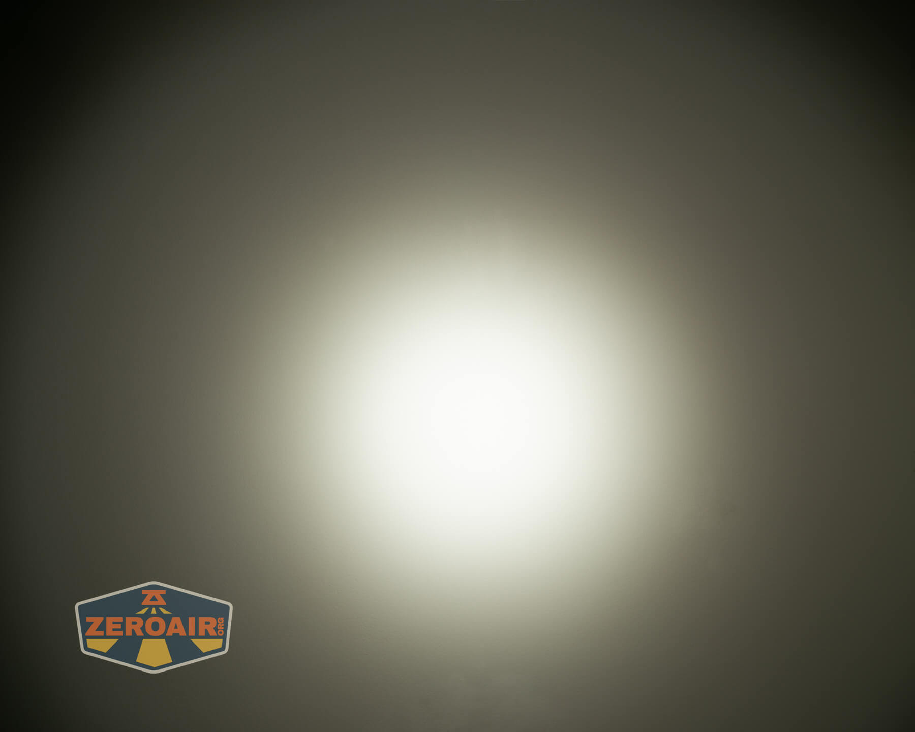 Skilhunt H300R v4 headlamp beamshots on ceiling