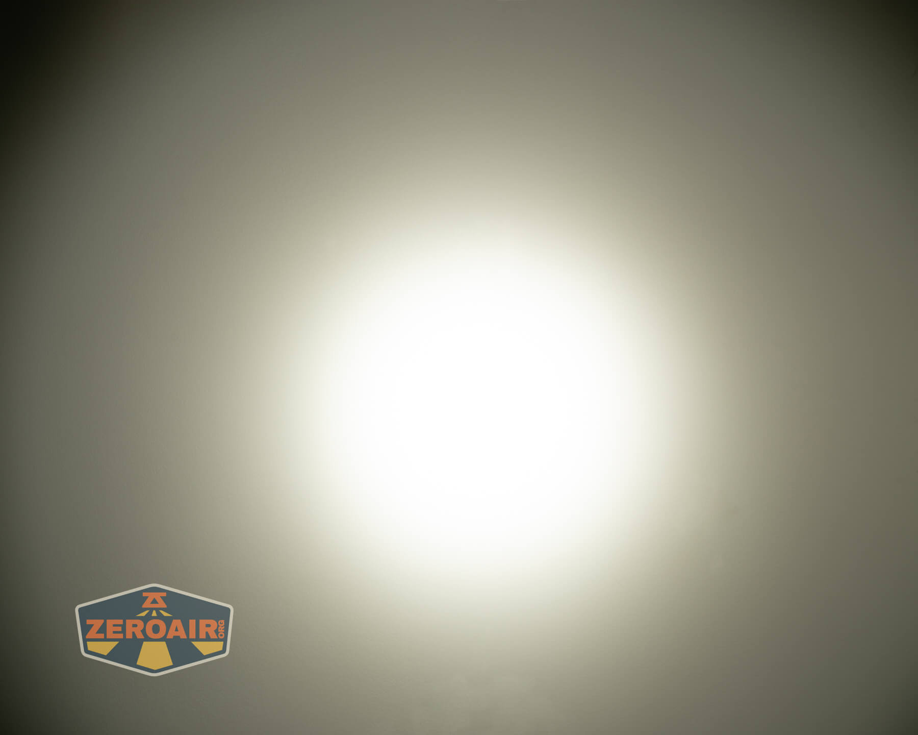 Skilhunt H300R v4 headlamp beamshots on ceiling