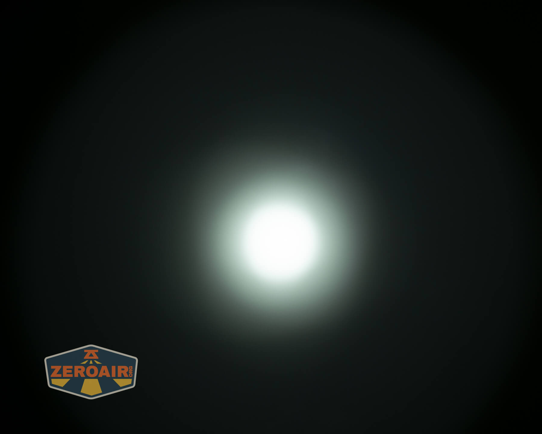 Wurkkos TS28 flashlight beamshots on ceiling