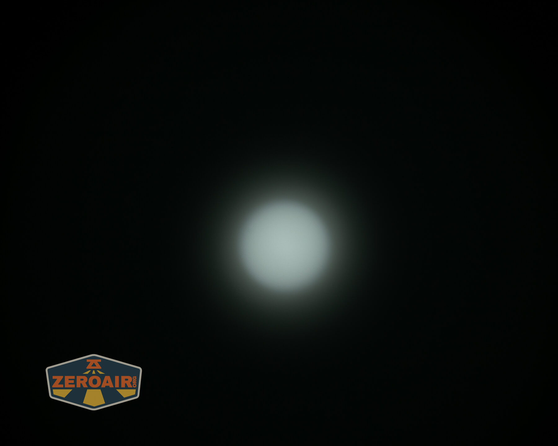 RovyVon E10 Pro flashlight beamshots on ceiling