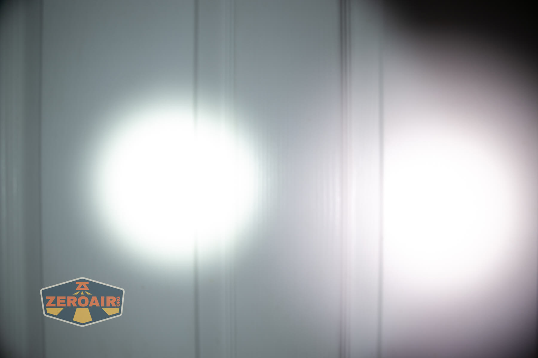 RovyVon E10 Pro flashlight beamshots on door compared to nichia 219b
