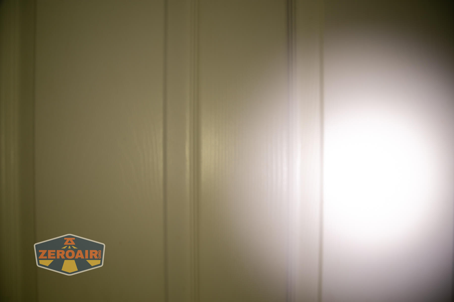 RovyVon E10 Pro flashlight beamshots on door compared to nichia 219b