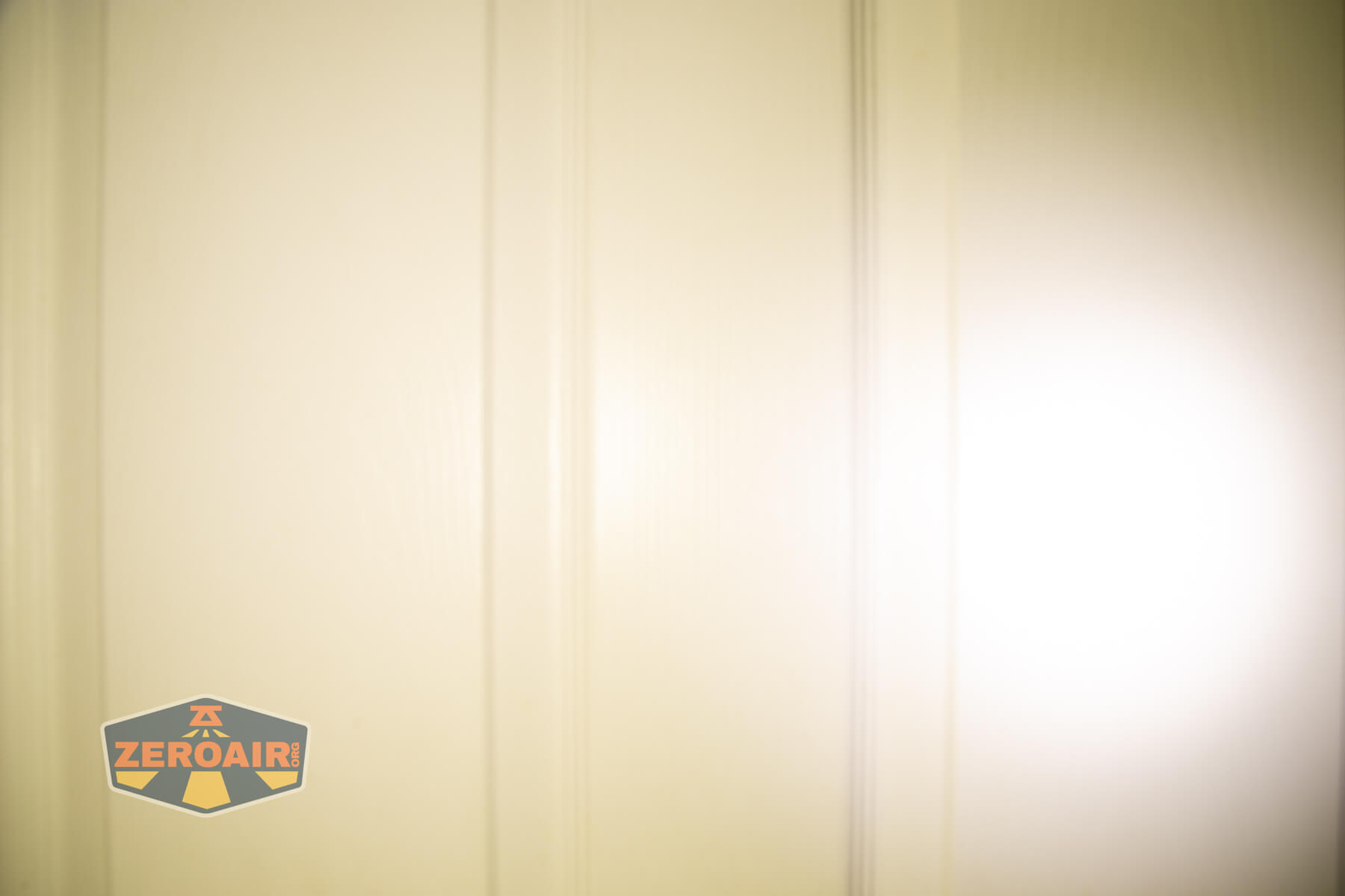 RovyVon E10 Pro flashlight beamshots on door compared to nichia 219b