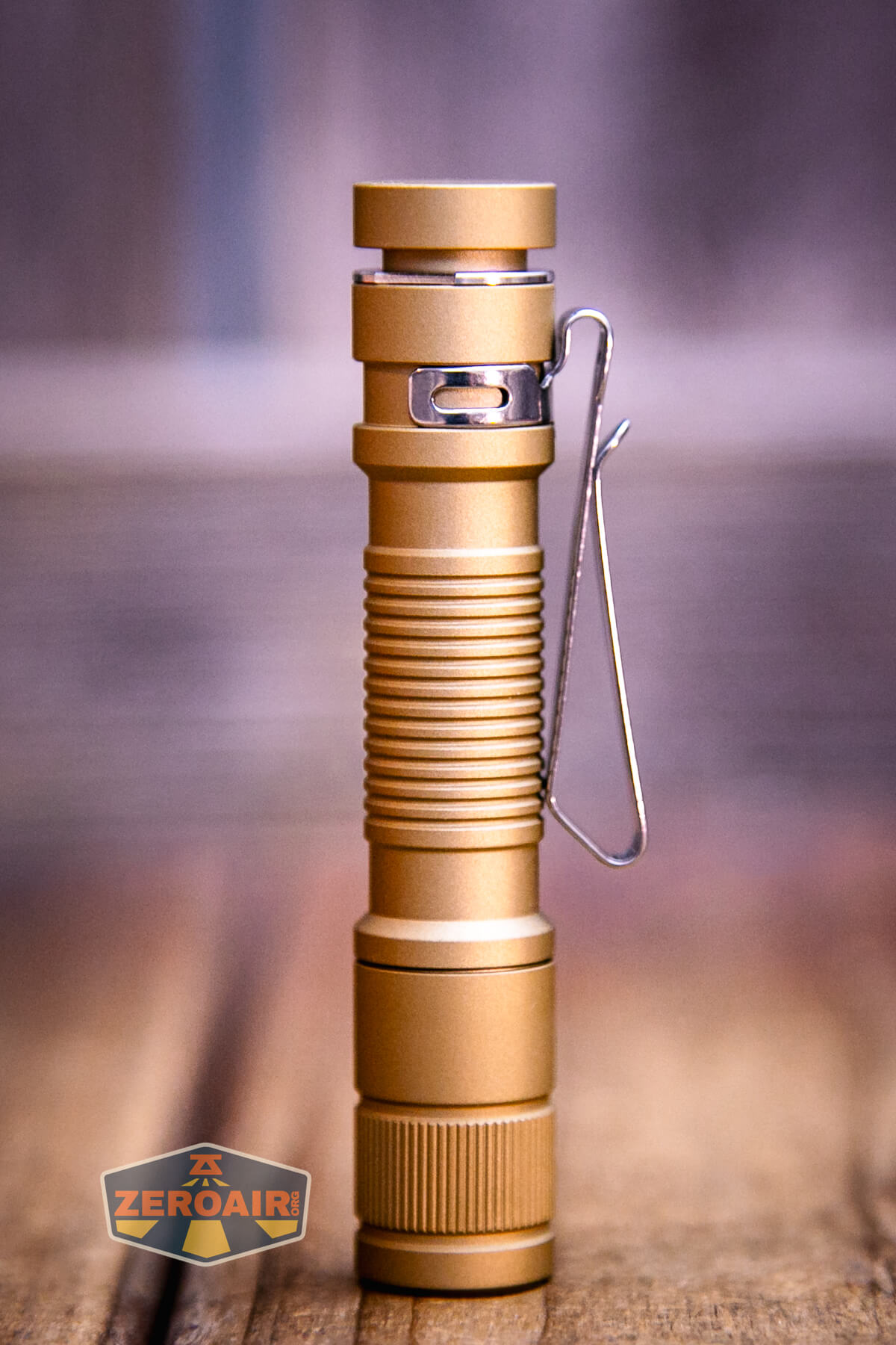 Vastlite i7 10440 flashlight showing all sides