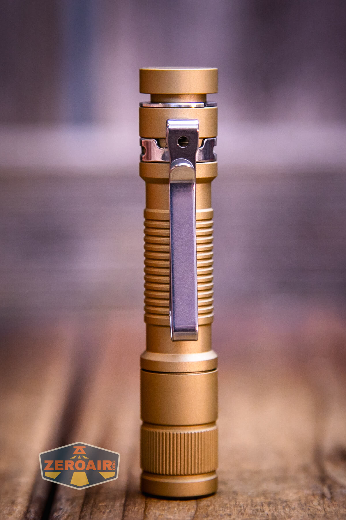 Vastlite i7 10440 flashlight showing all sides