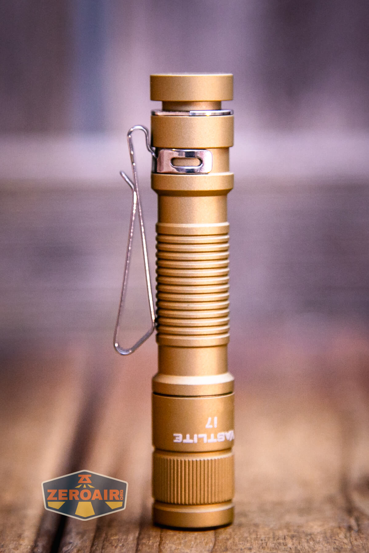 Vastlite i7 10440 flashlight showing all sides