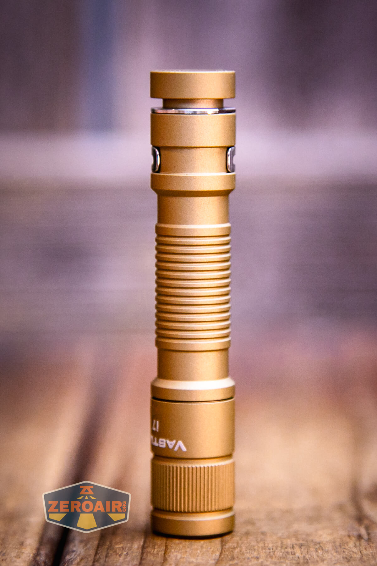 Vastlite i7 10440 flashlight showing all sides