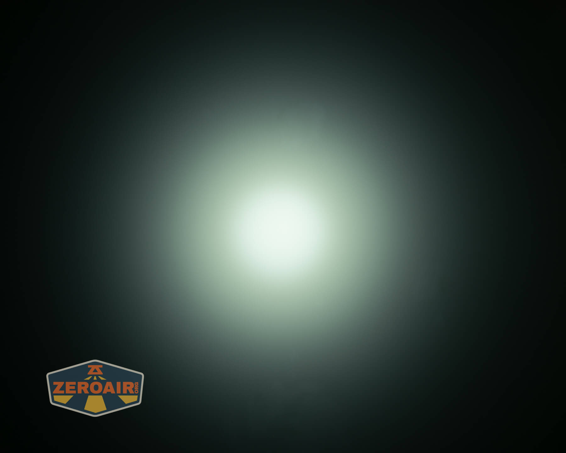 Imalent BTL50 Grey LEP flashlight beamshots on ceiling