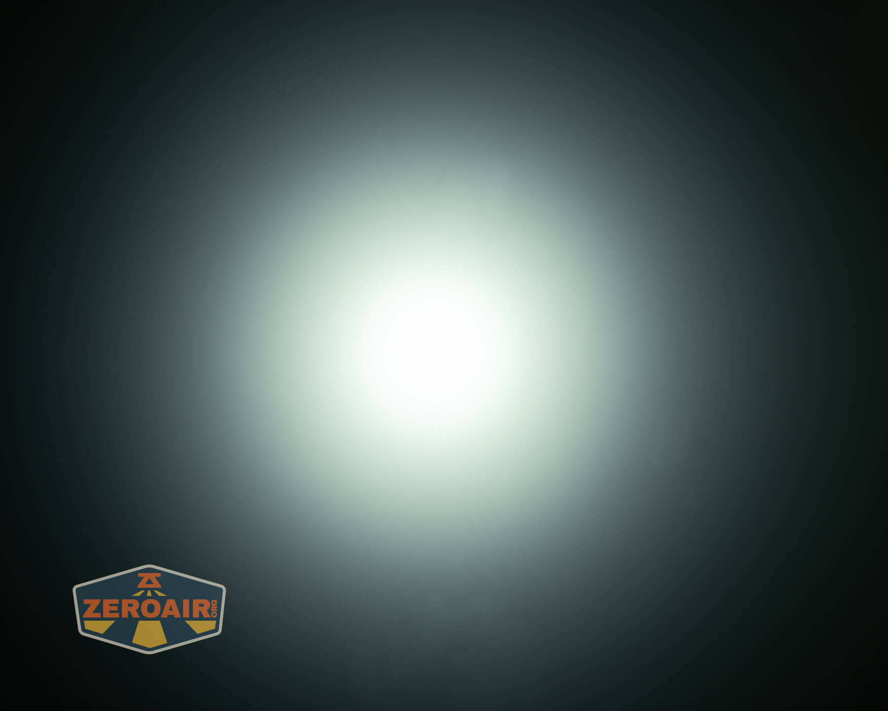 Imalent BTL50 Grey LEP flashlight beamshots on ceiling