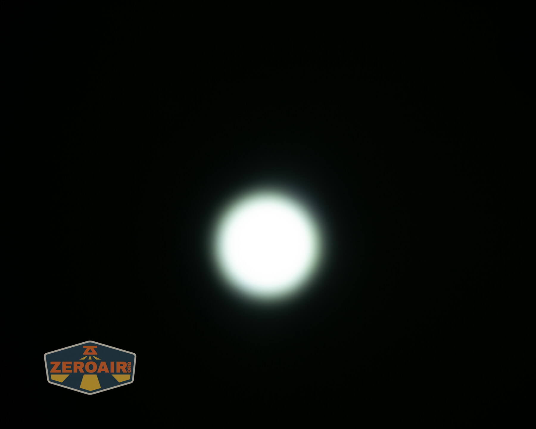 Imalent BTL50 Grey LEP flashlight beamshots on ceiling