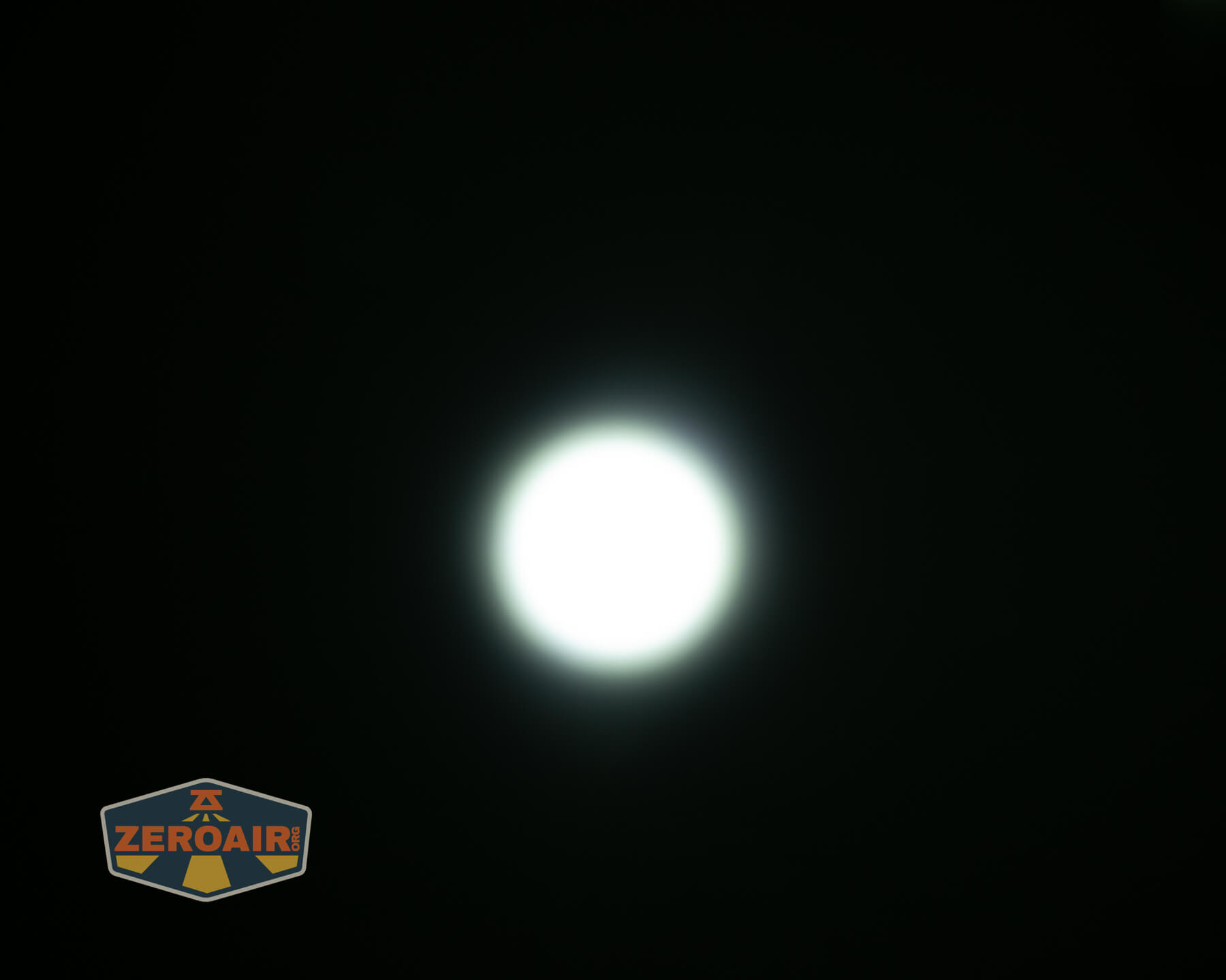 Imalent BTL50 Grey LEP flashlight beamshots on ceiling