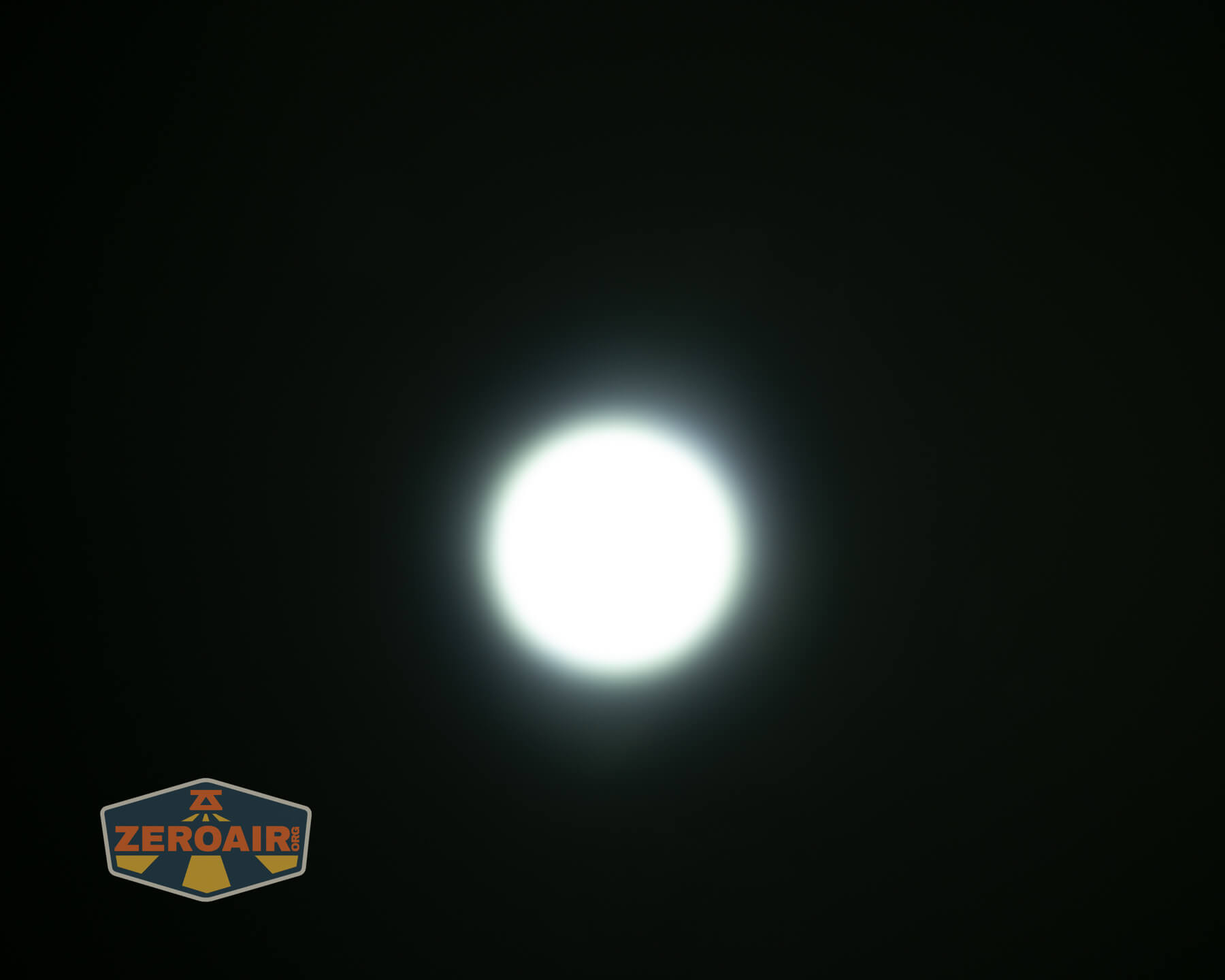 Imalent BTL50 Grey LEP flashlight beamshots on ceiling