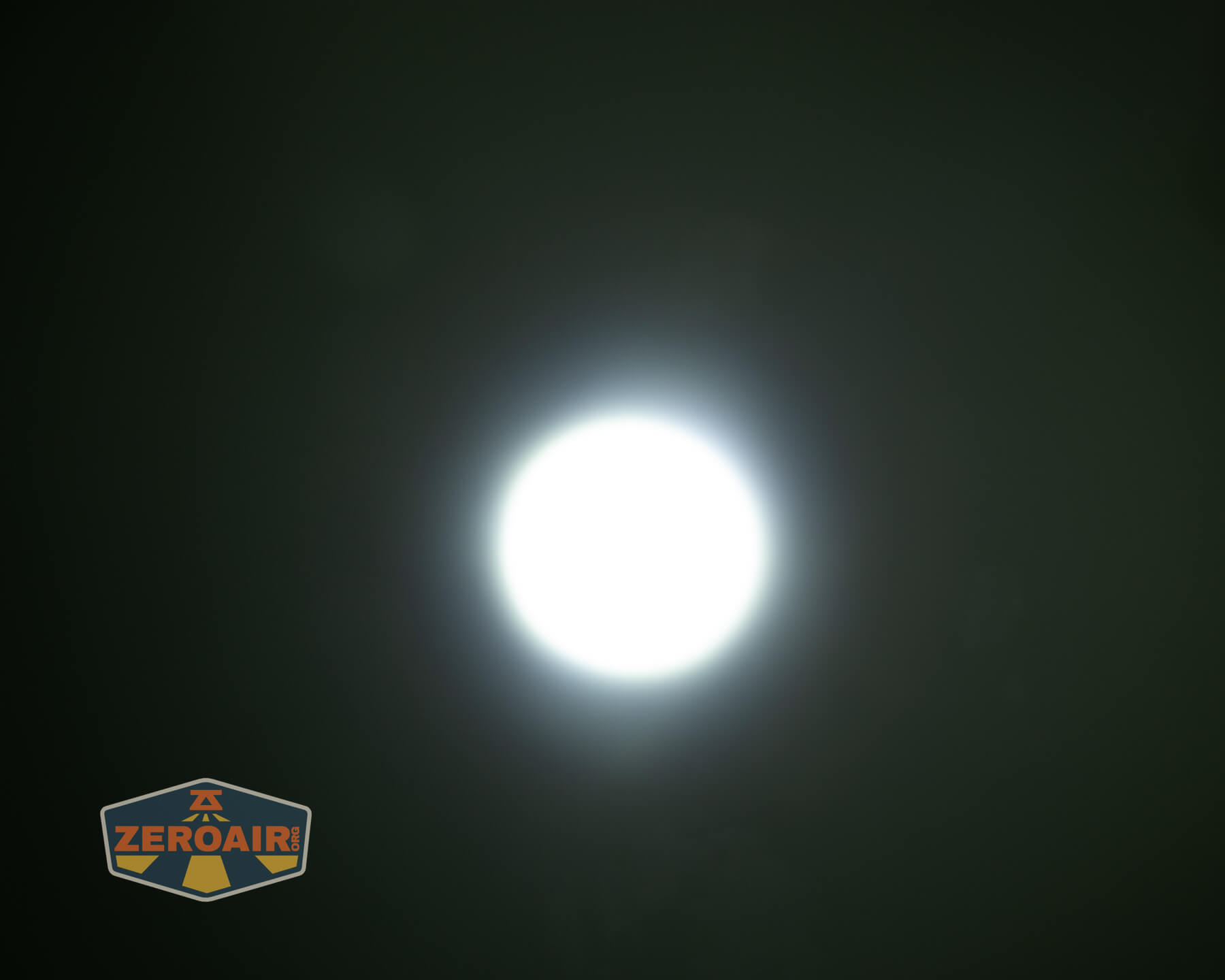 Imalent BTL50 Grey LEP flashlight beamshots on ceiling