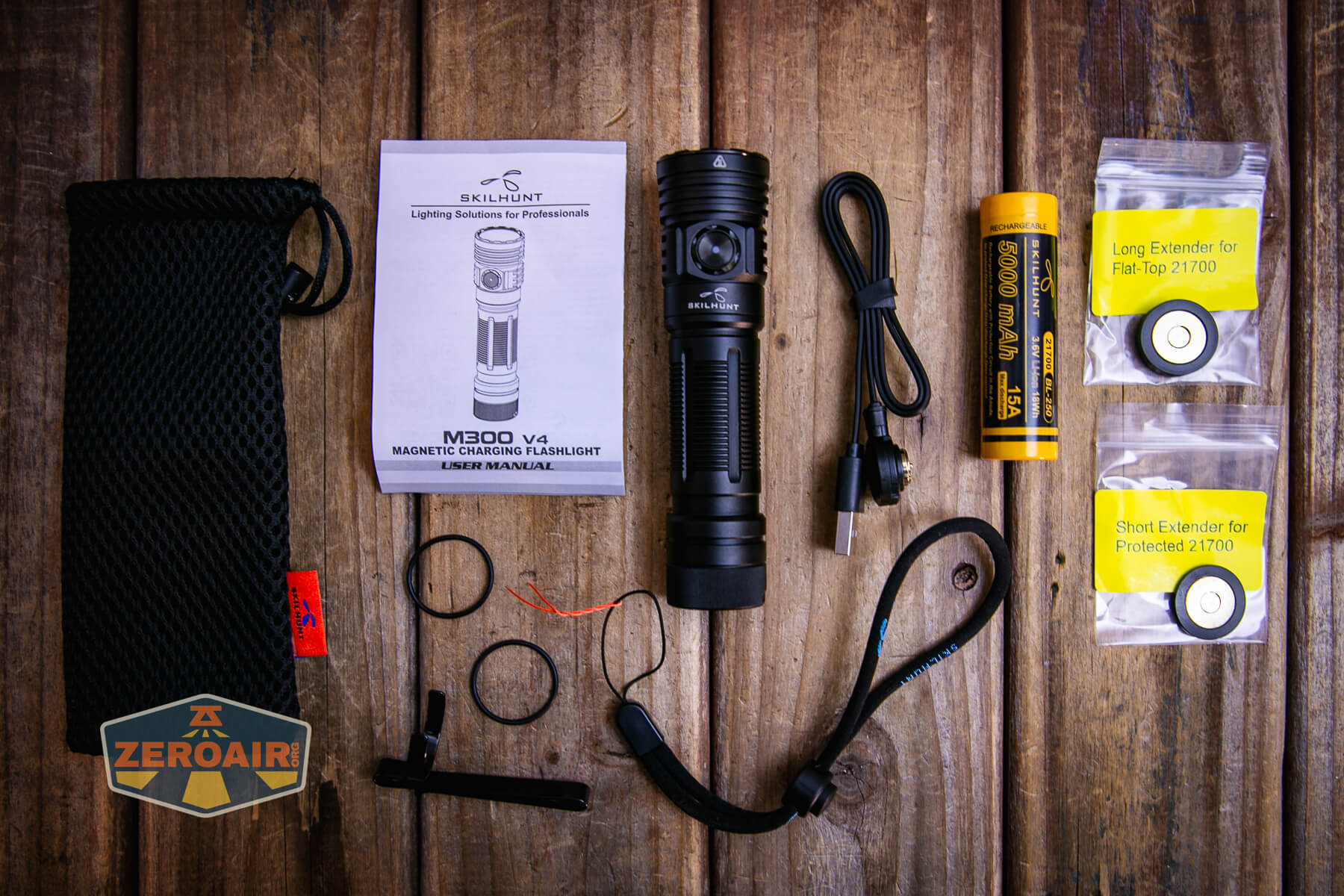 Skilhunt M300 V4 Luminus flashlight what's included