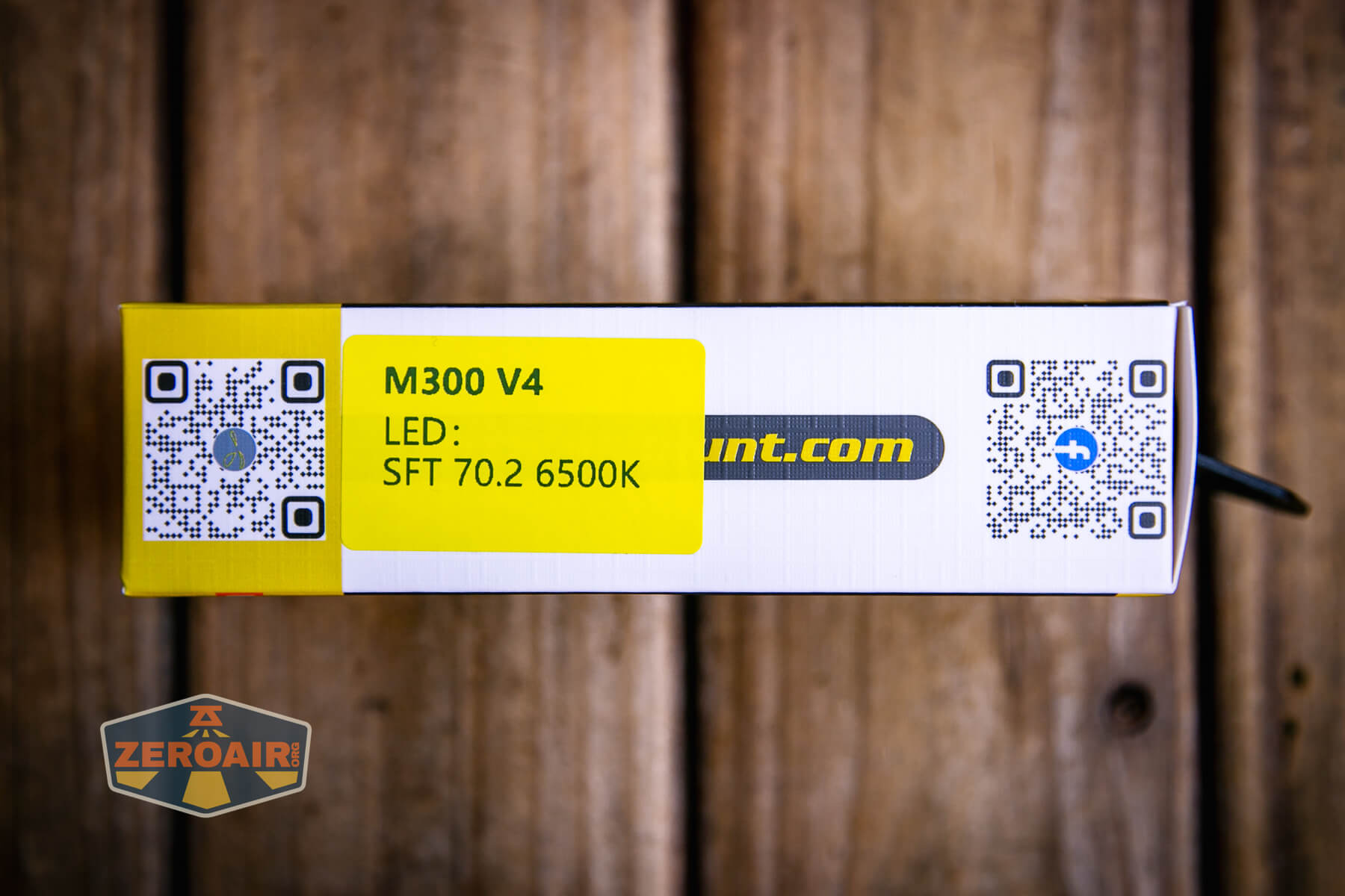 Skilhunt M300 V4 Luminus flashlight box