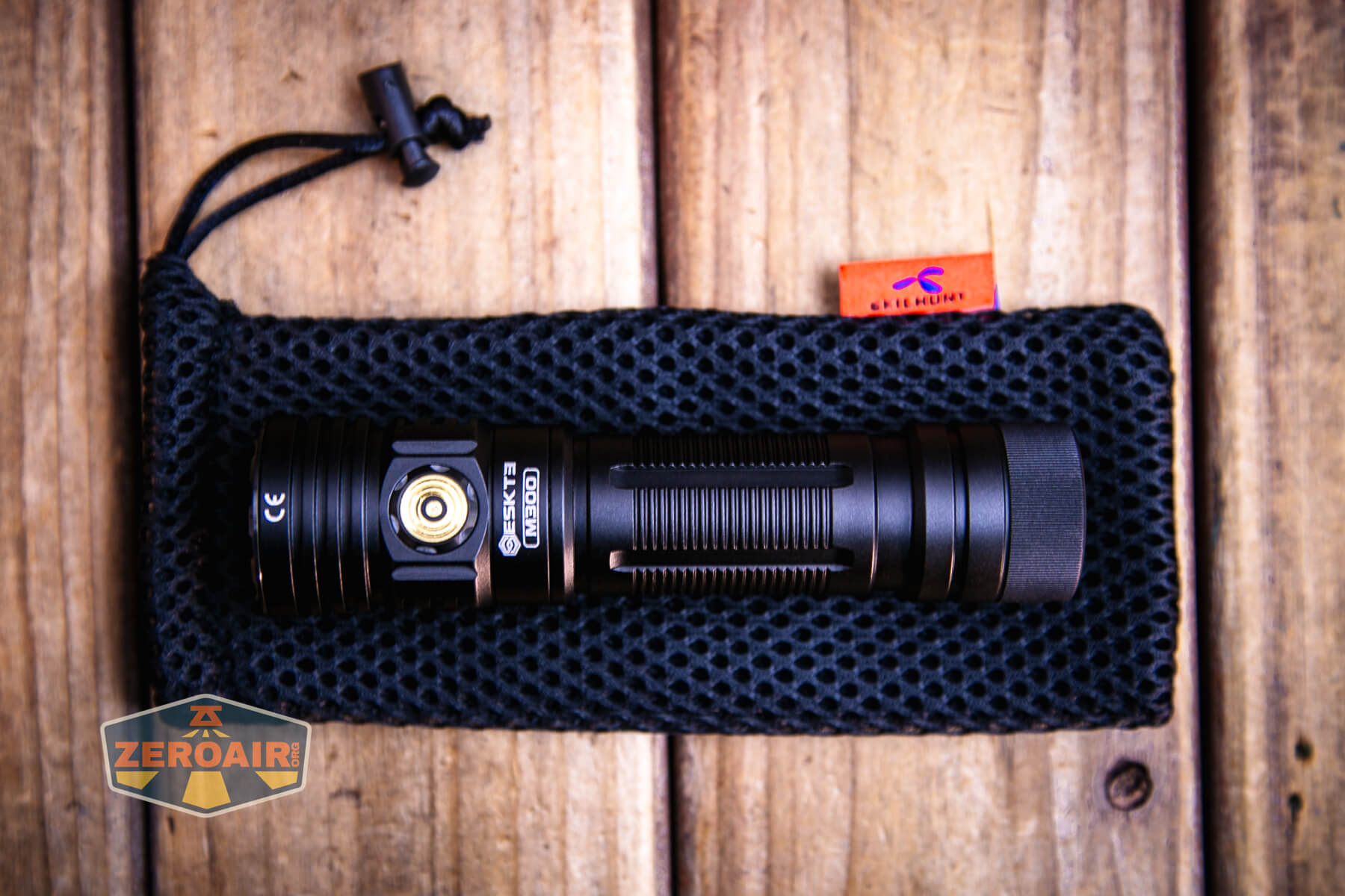 Skilhunt M300 V4 Luminus flashlight mesh pouch