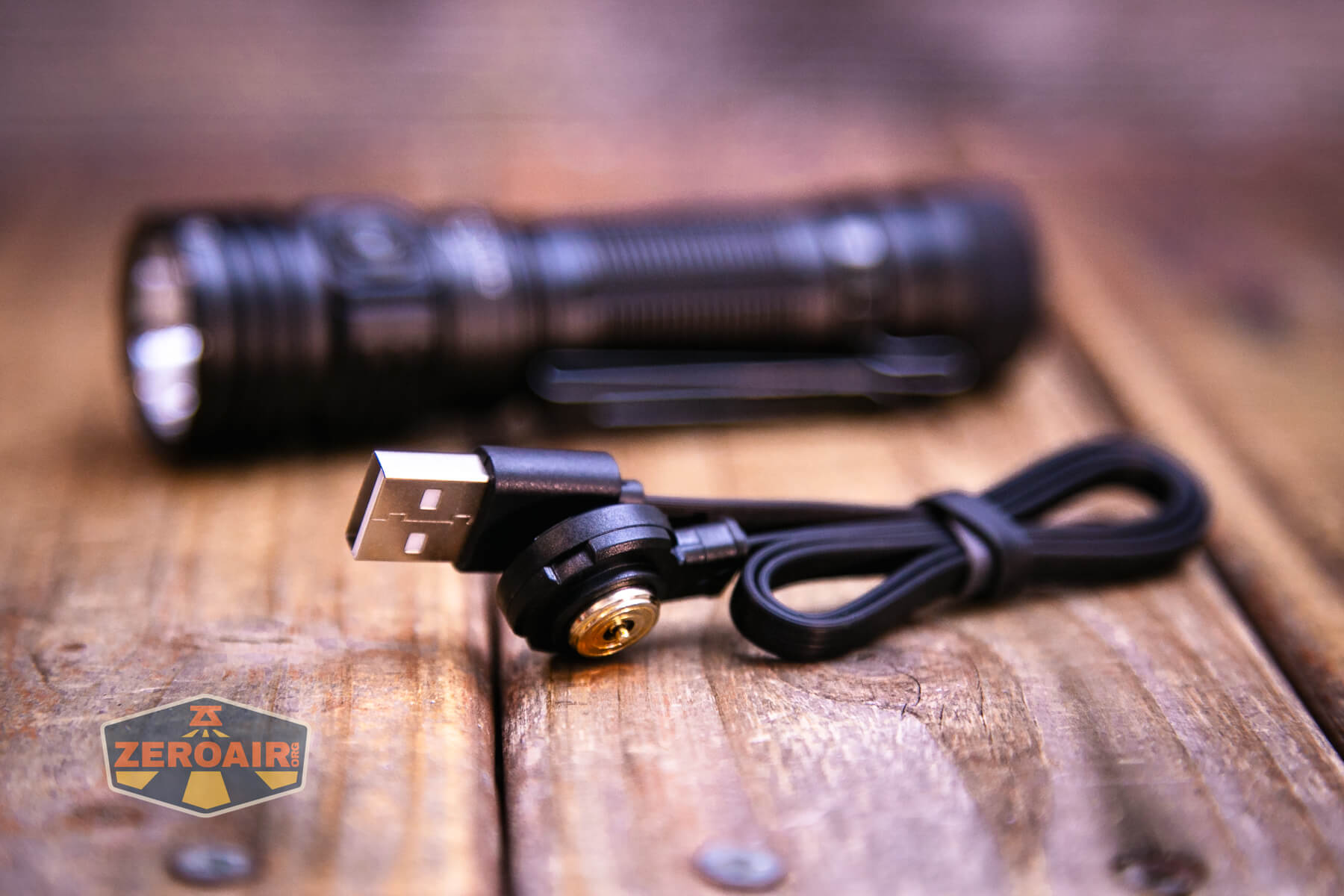 Skilhunt M300 V4 Luminus flashlight charging cable