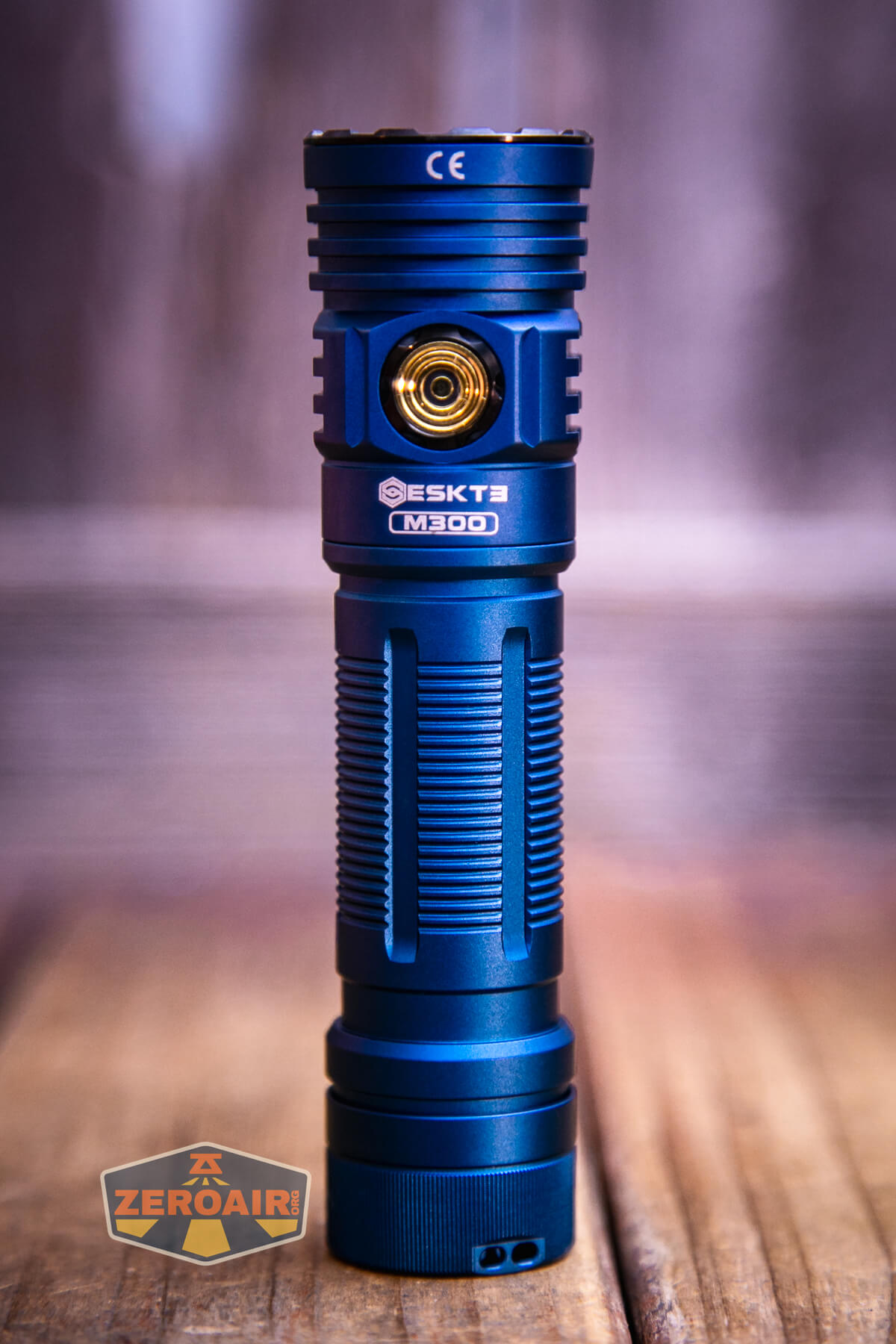 Skilhunt M300 V4 blue flashlight showing all sides