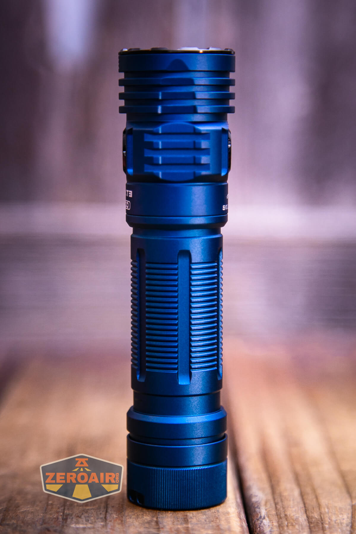 Skilhunt M300 V4 blue flashlight showing all sides