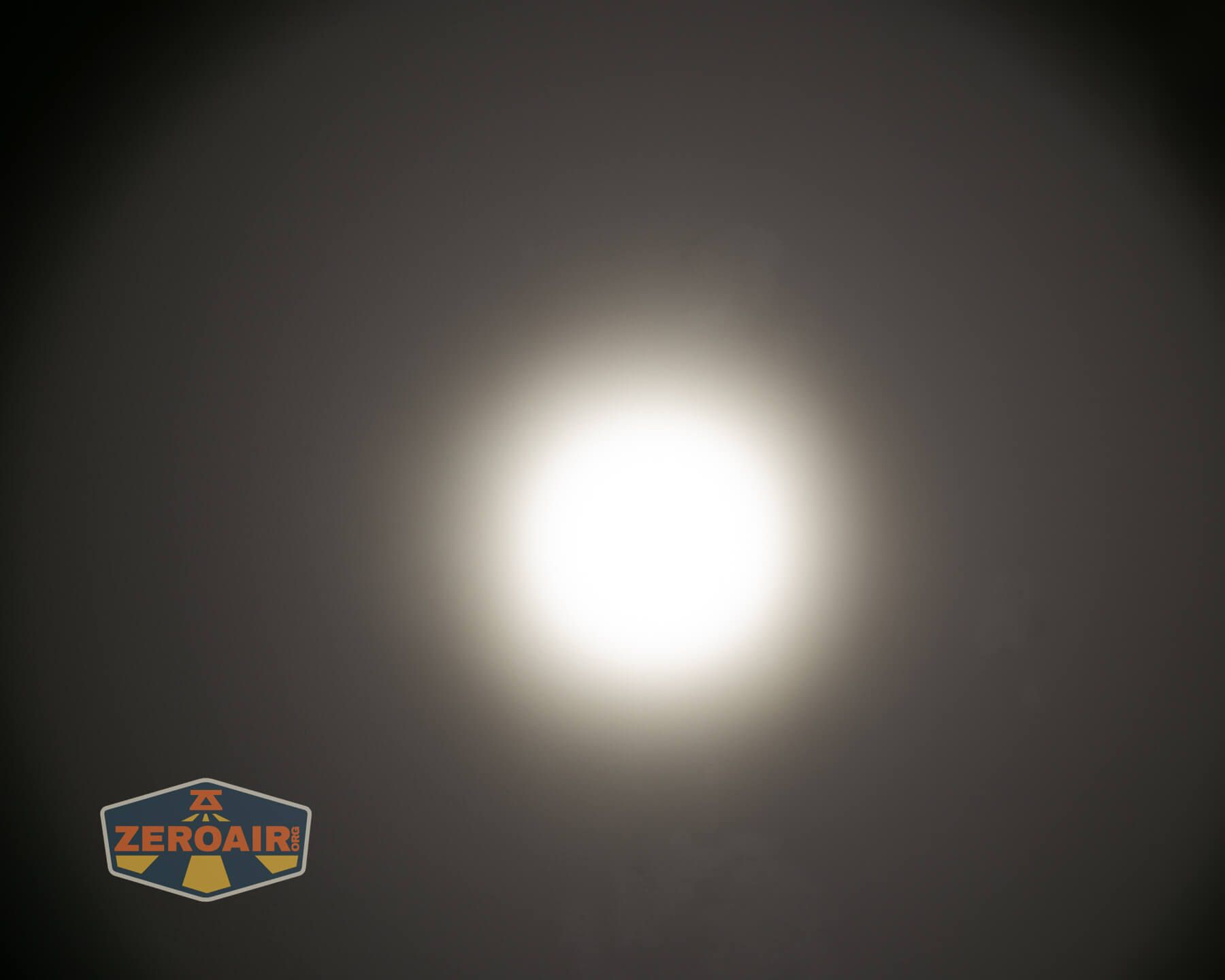 Skilhunt M300 V4 blue flashlight beamshots on ceiling