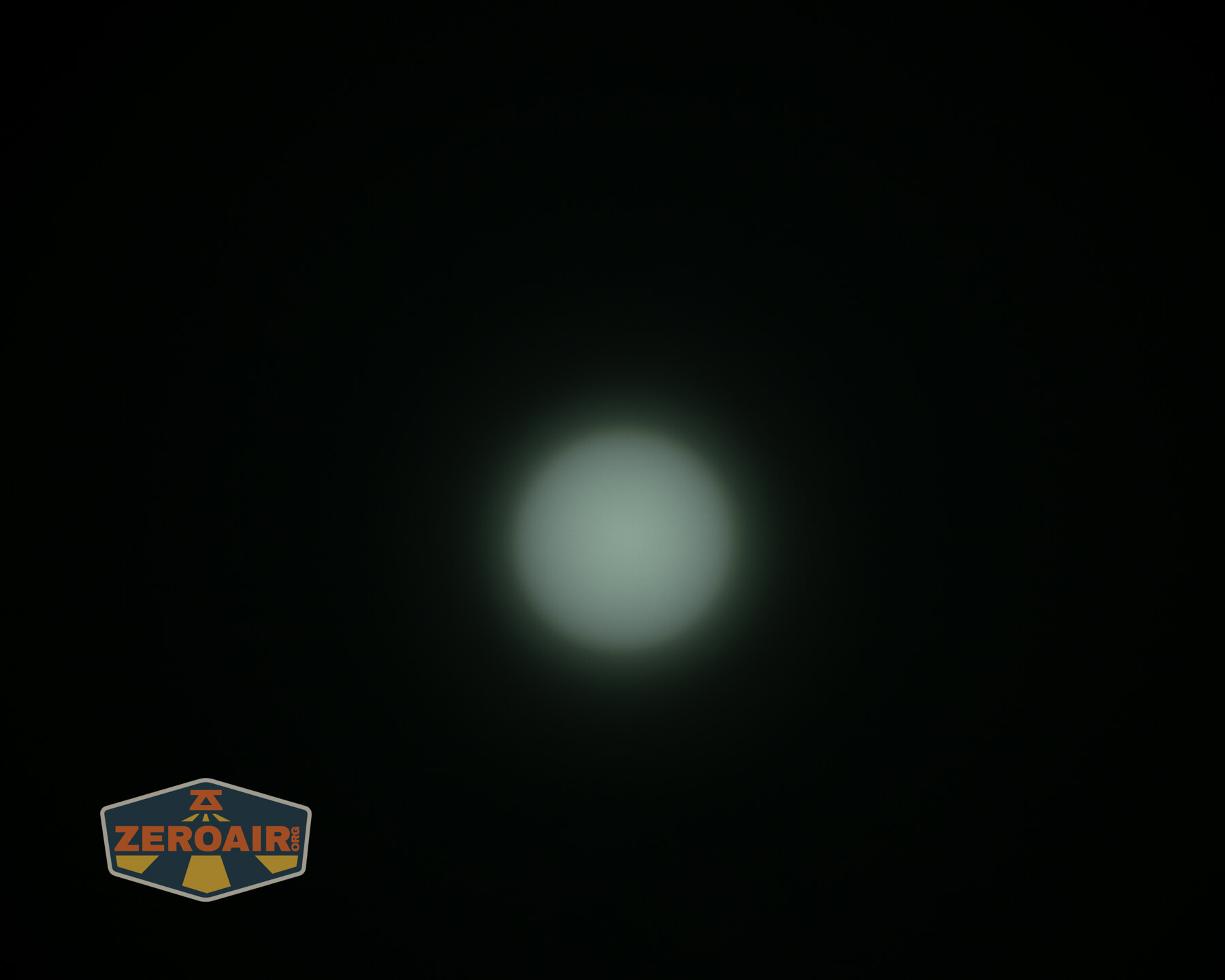 LoopGear SK-05 II Pro flashlight beamshots on ceiling