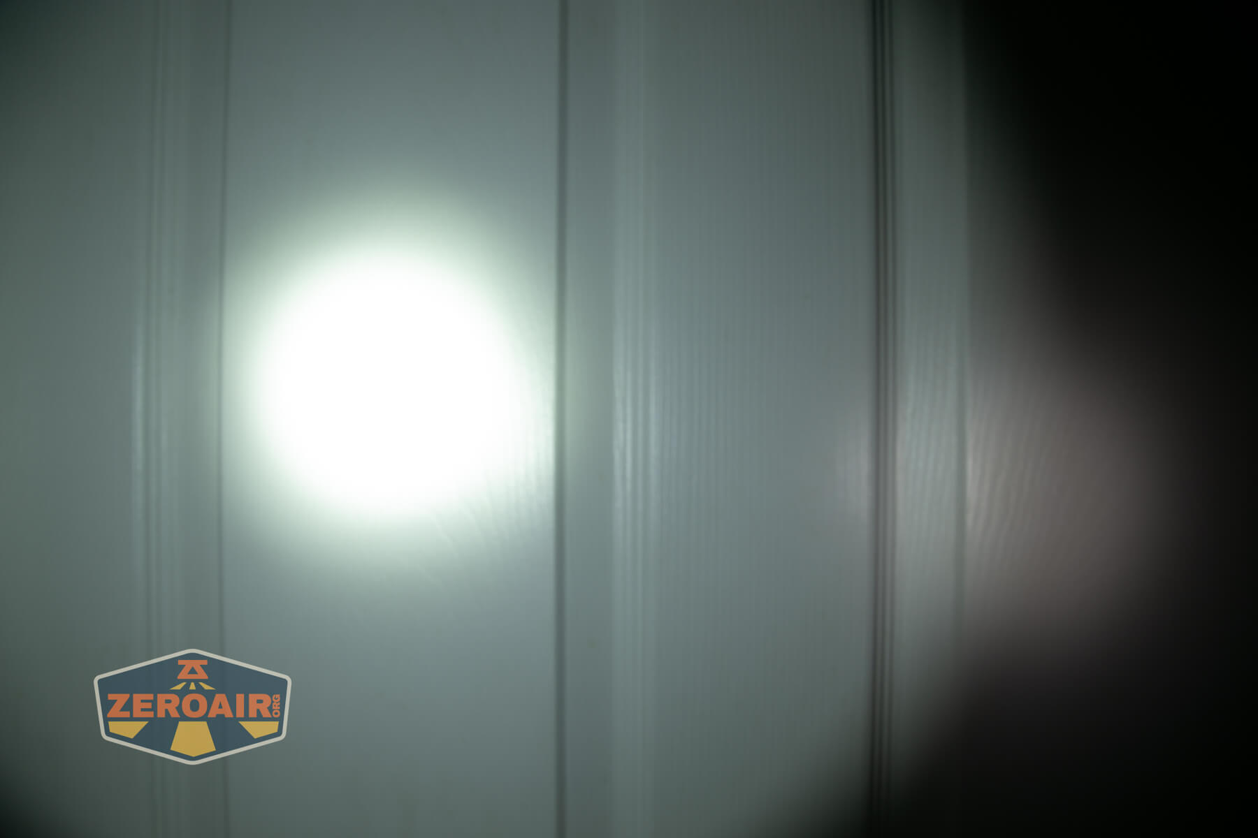LoopGear SK-05 II Pro flashlight beamshots on door (at 1') compared to nichia 219b 4500K