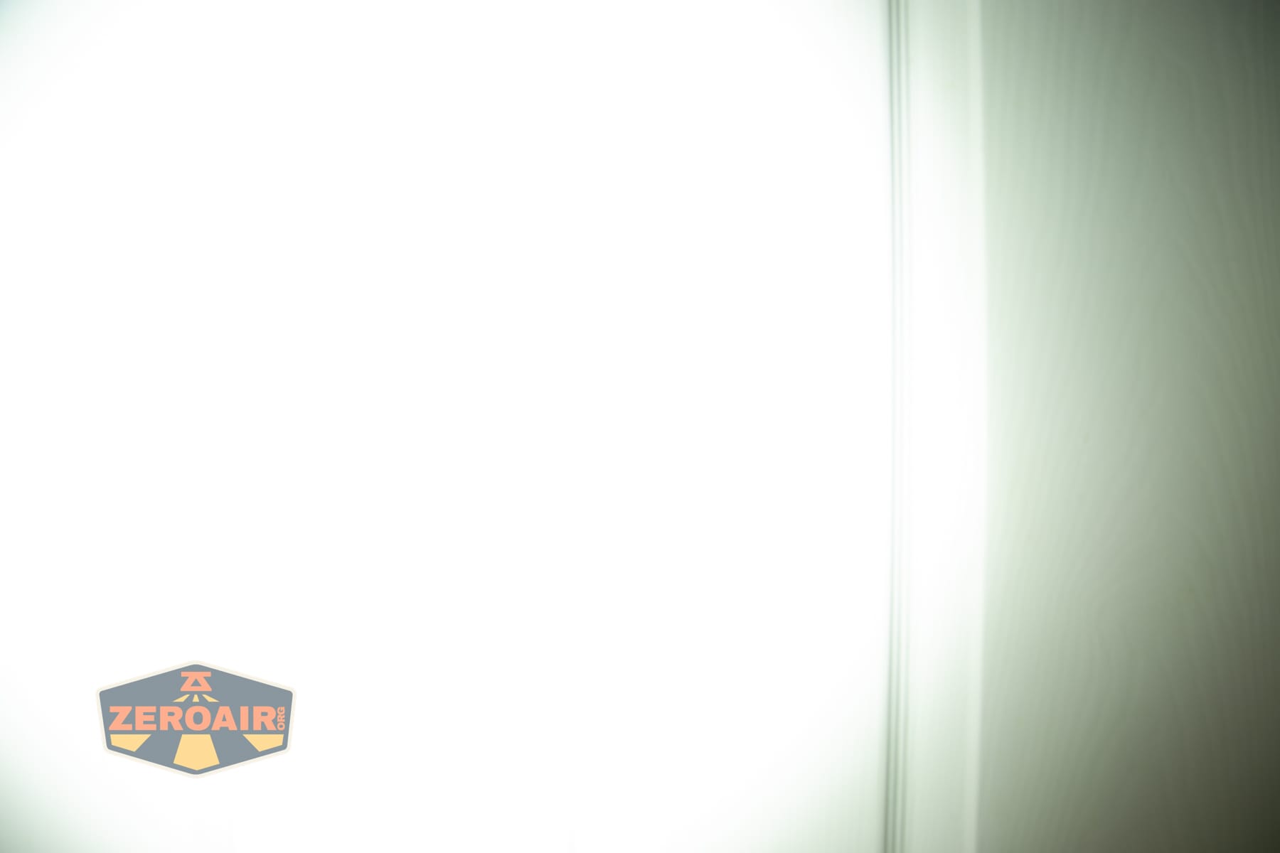 Wuben X1 Pro 2 flashlight beamshots on door (at 1') compared to nichia 219b 4500K