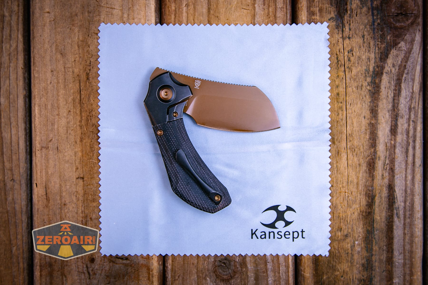 Kansept Pluto S90V knife on cloth