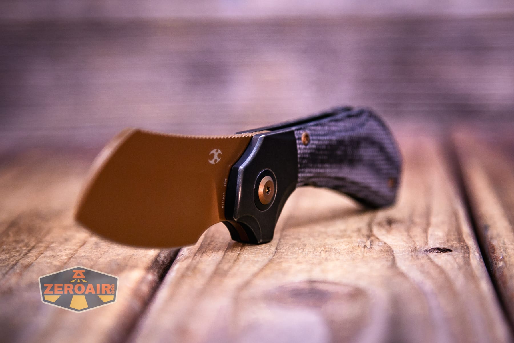 Kansept Pluto S90V knife three quarter view