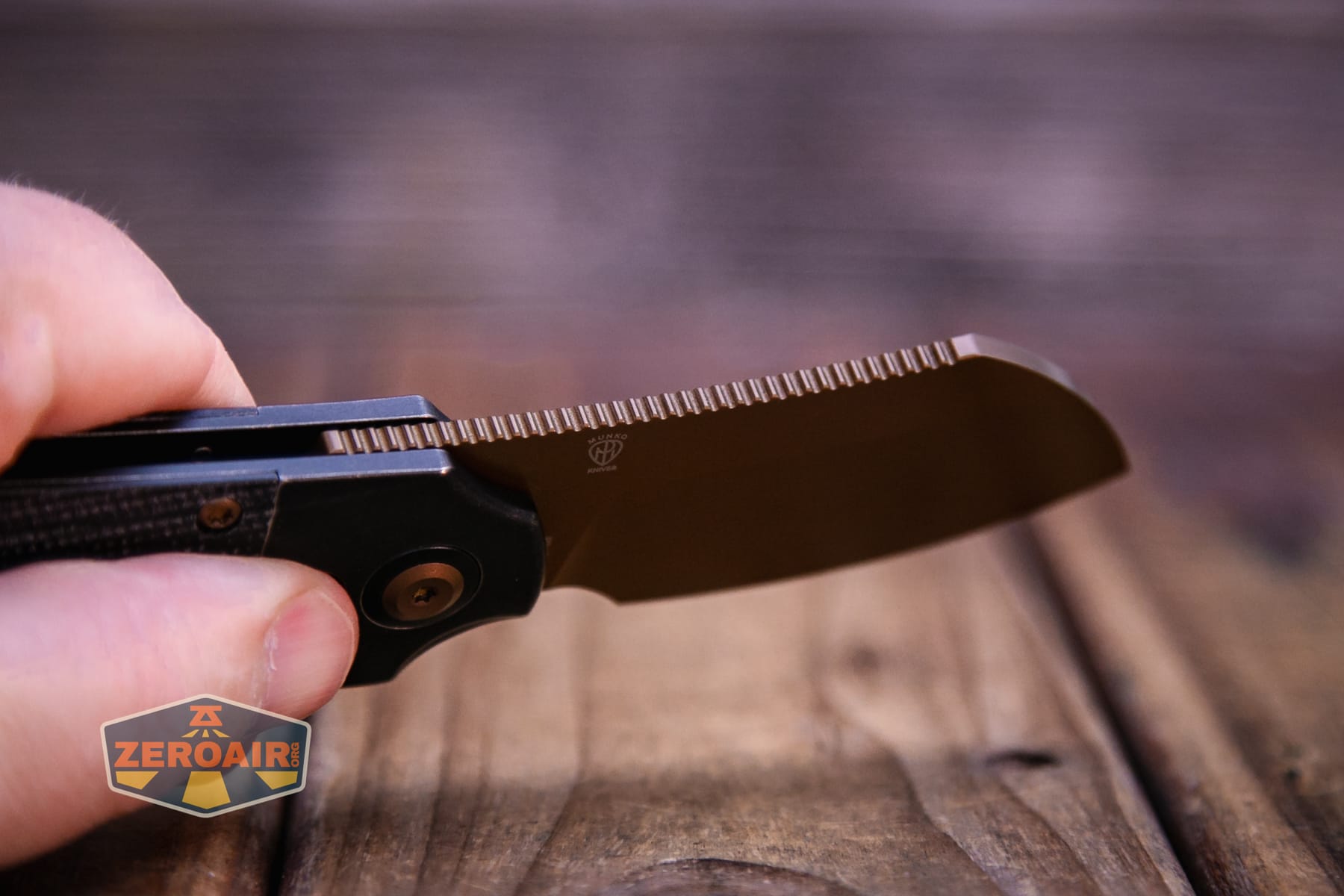 Kansept Pluto S90V knife jimping on spine