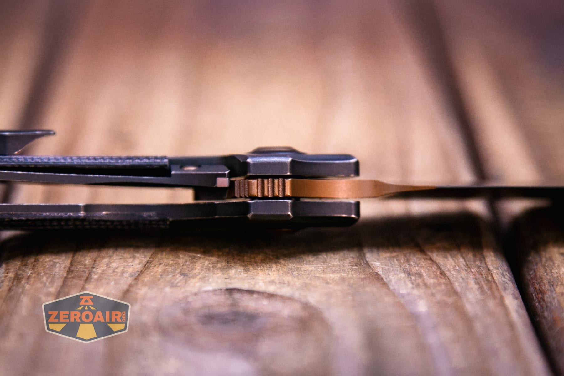 Kansept Pluto S90V knife lock engaged