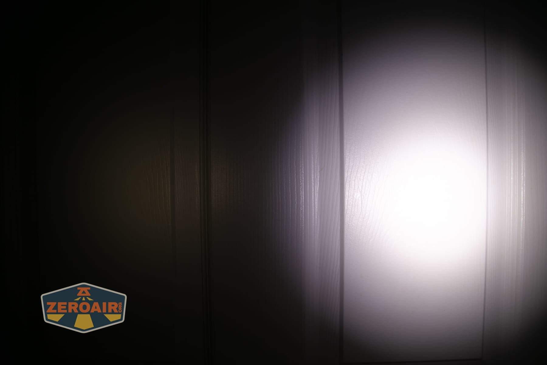 Nitecore EDC07 flashlight beamshots on door (at 1') compared to nichia 219b 4500K