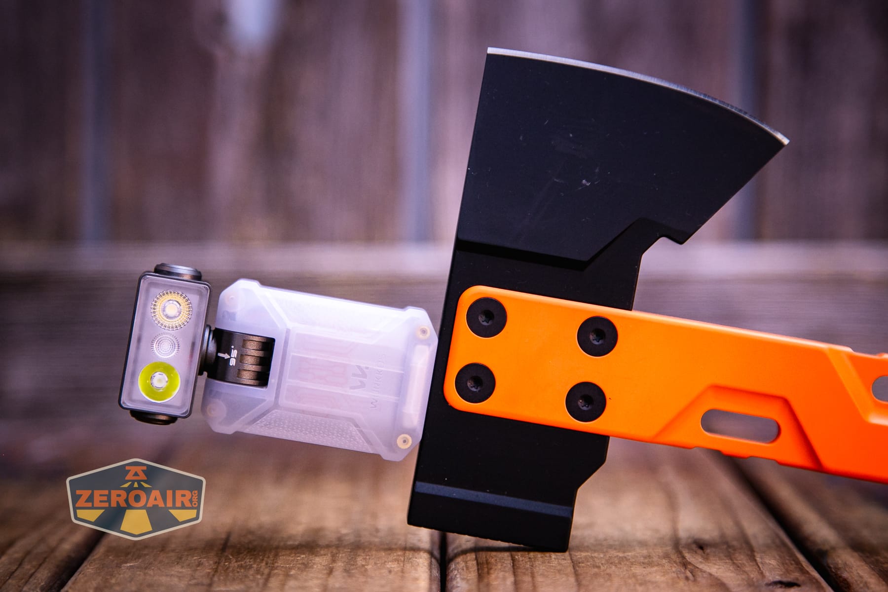 Wurkkos HD04 pocket flashlight magnet in use